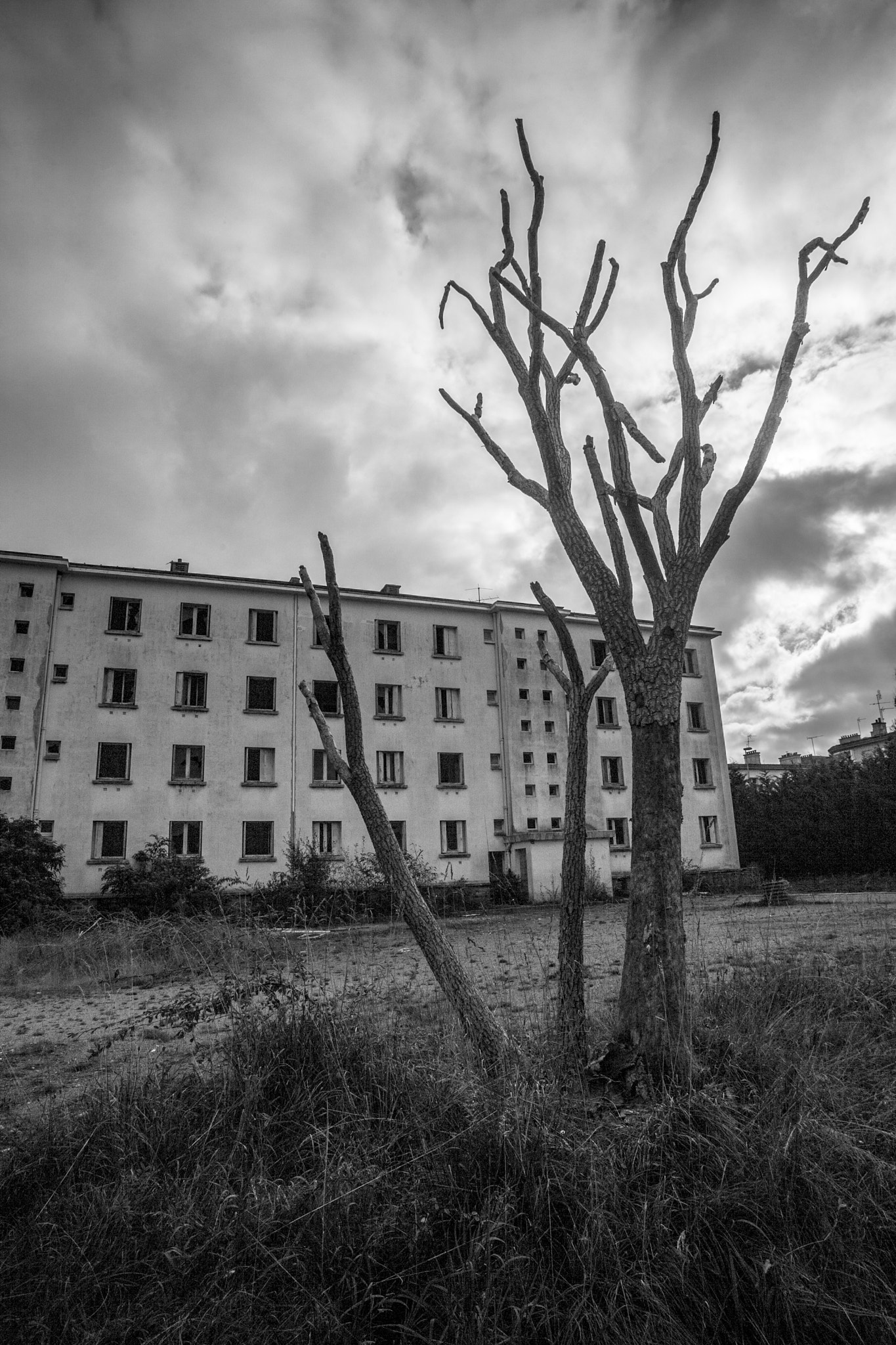 Tamron AF 19-35mm f/3.5-4.5 sample photo. Abandonné photography