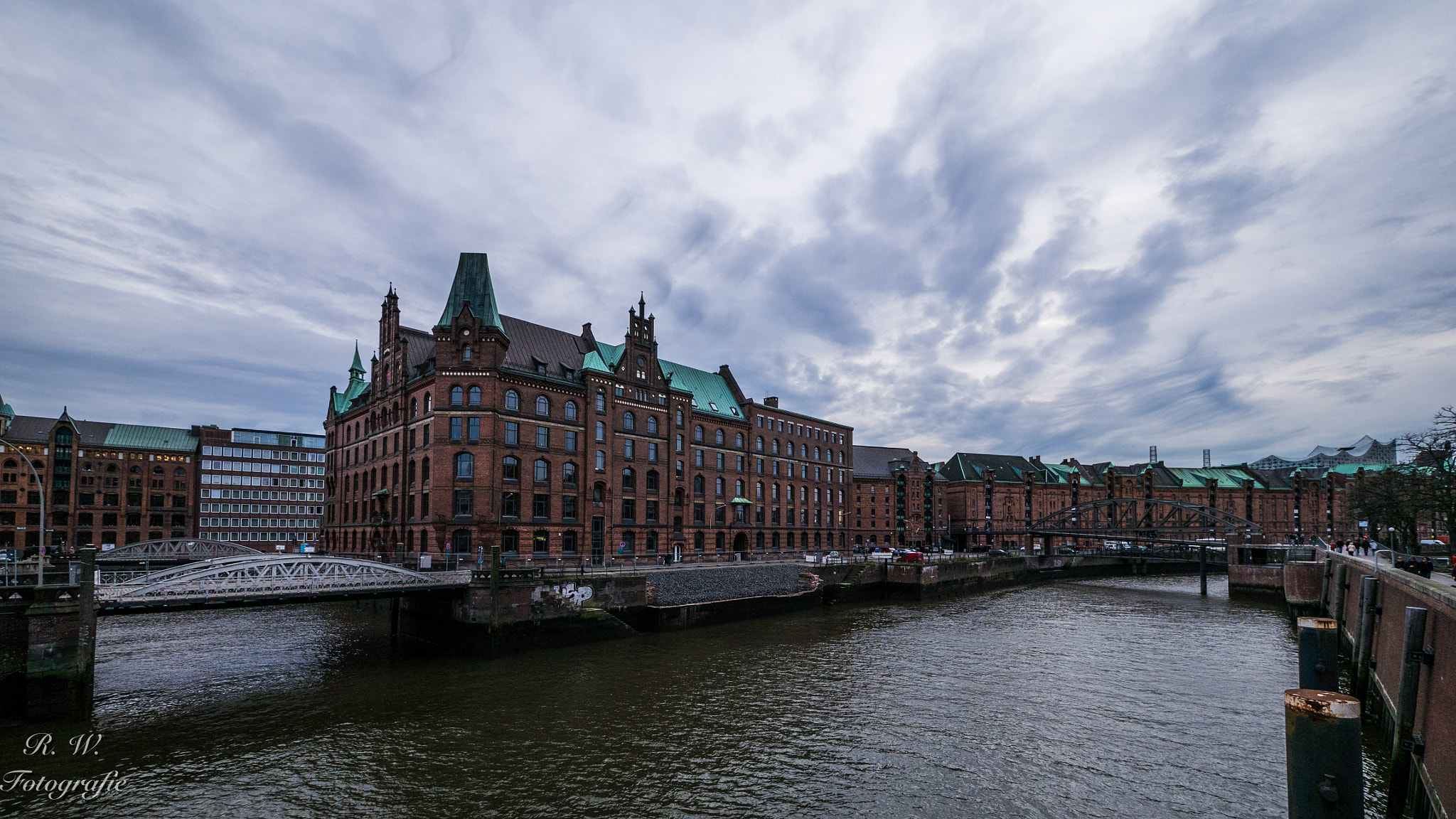 Panasonic Lumix DMC-GM1 + Panasonic Lumix G Vario 7-14mm F4 ASPH sample photo. Speicherstadt photography