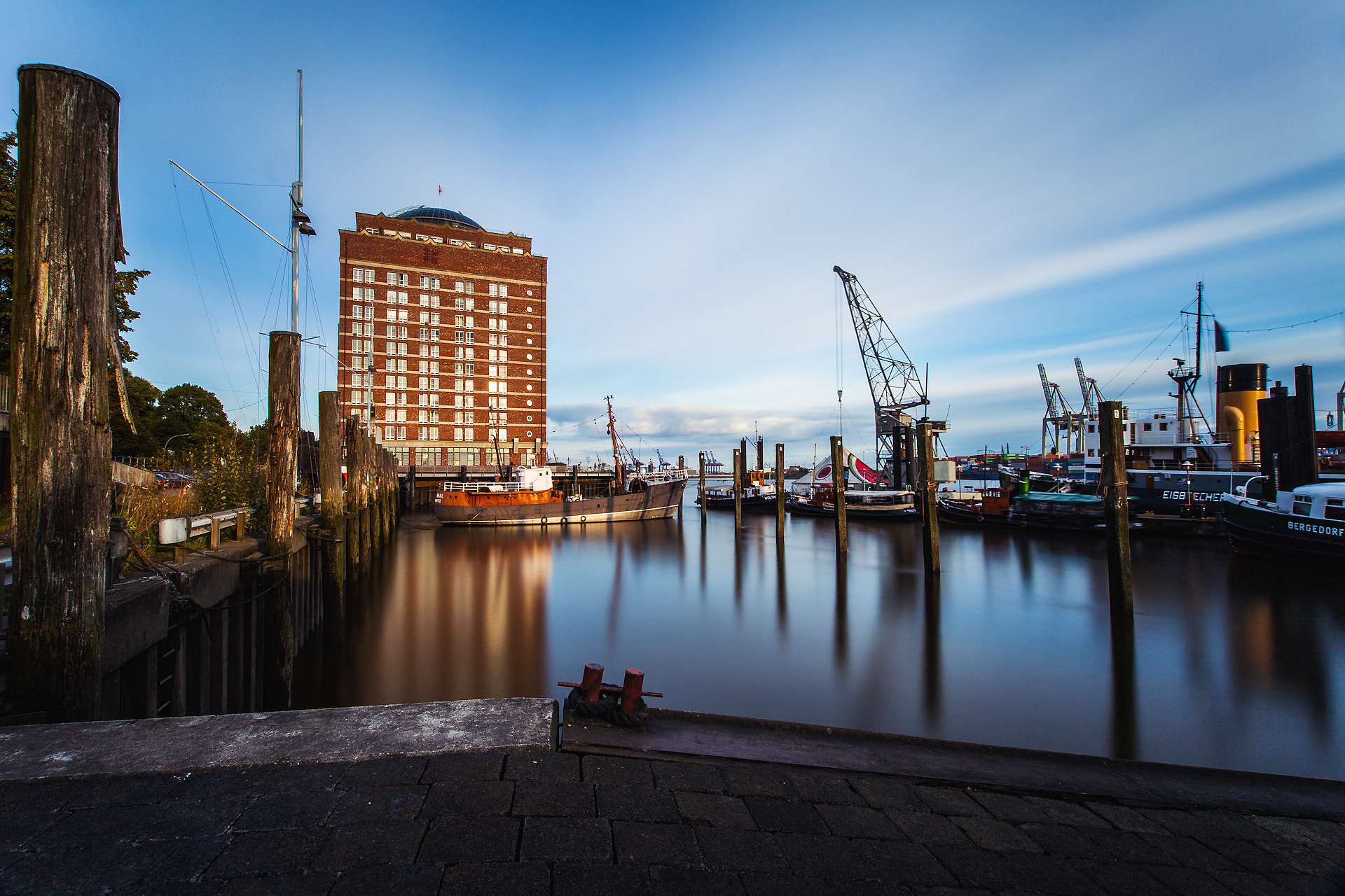 Sigma 17-35mm f/2.8-4 EX DG Aspherical HSM sample photo. Harbor calmness photography