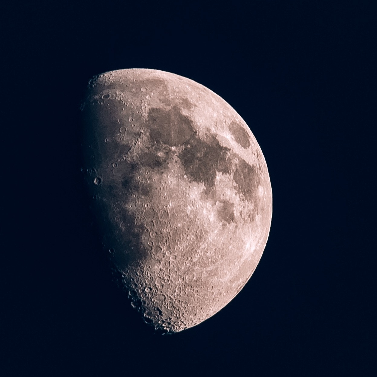 Canon EF 200-400mm F4L IS USM Extender 1.4x sample photo. Moon photography
