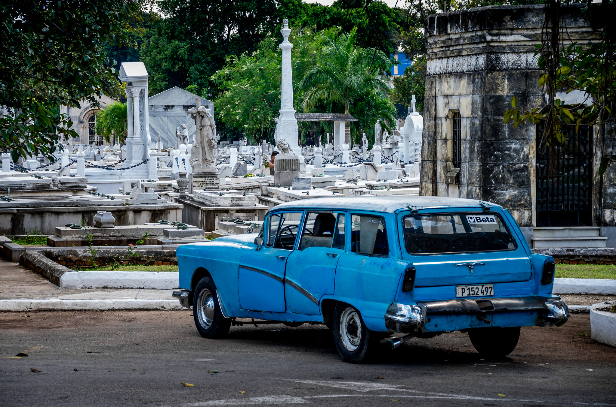 Sigma 18-200mm F3.5-6.3 II DC OS HSM sample photo. Oldtimer at the cemetery photography