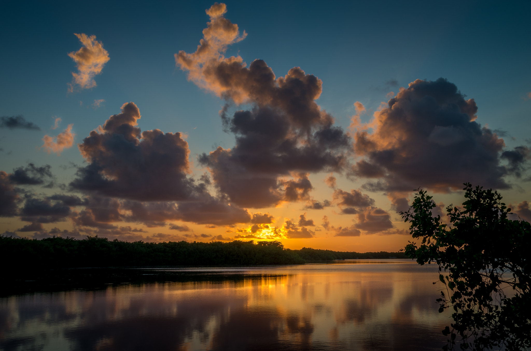 Sigma 18-200mm F3.5-6.3 II DC OS HSM sample photo. Sundown in cuba photography