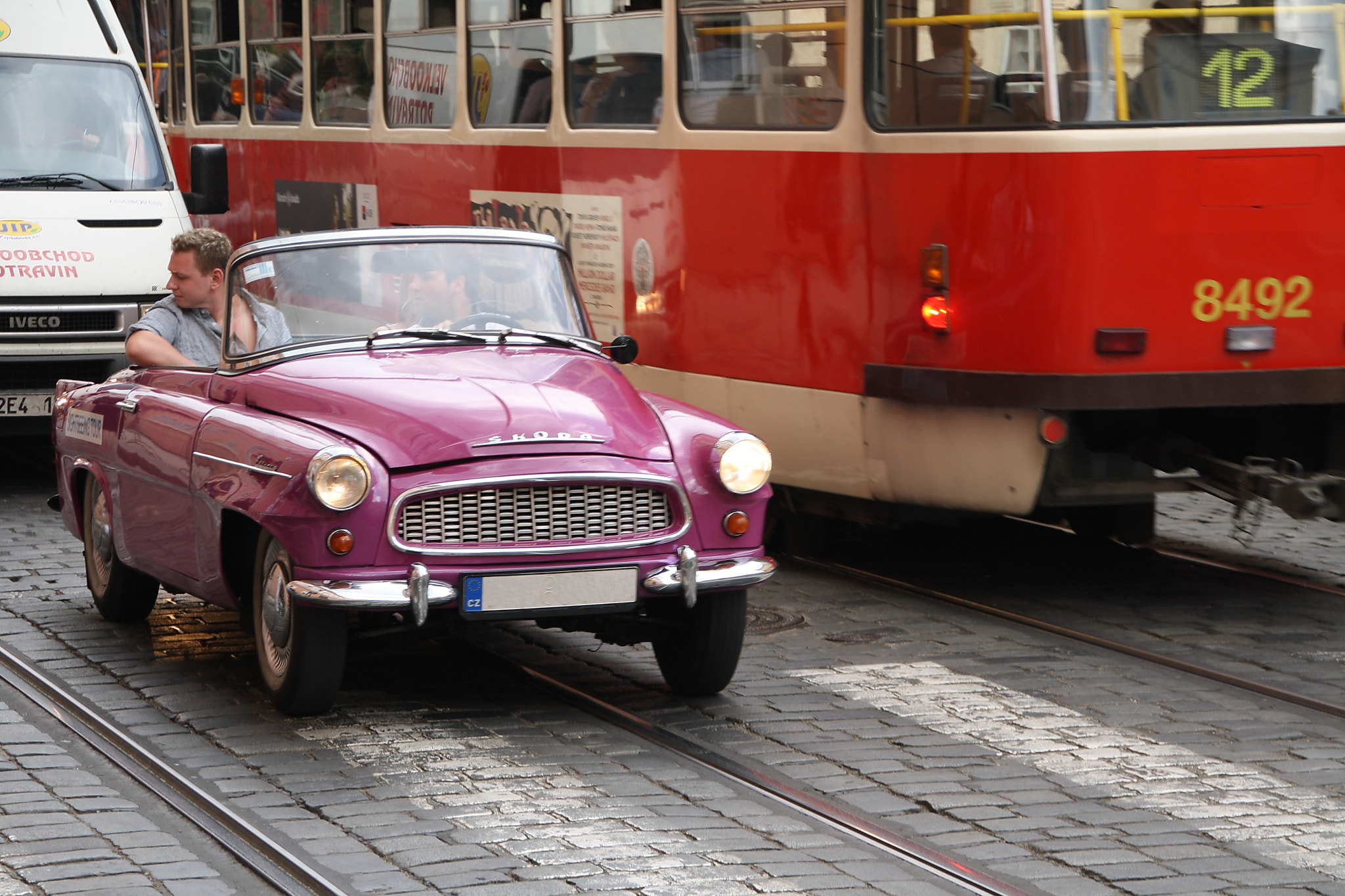 Sigma 18-125mm F3.8-5.6 DC OS HSM sample photo. On the old car photography