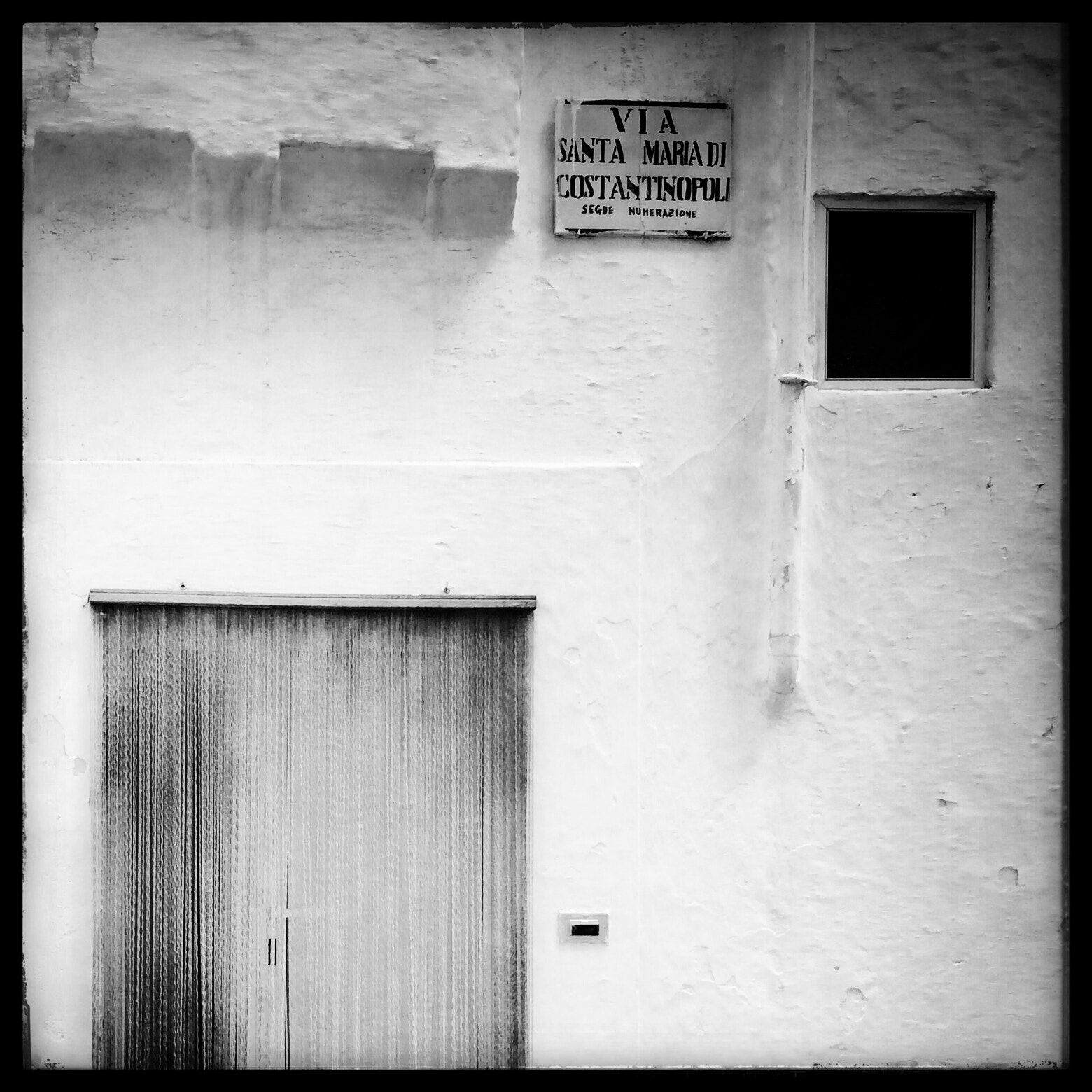Hipstamatic 277 sample photo. White wall photography