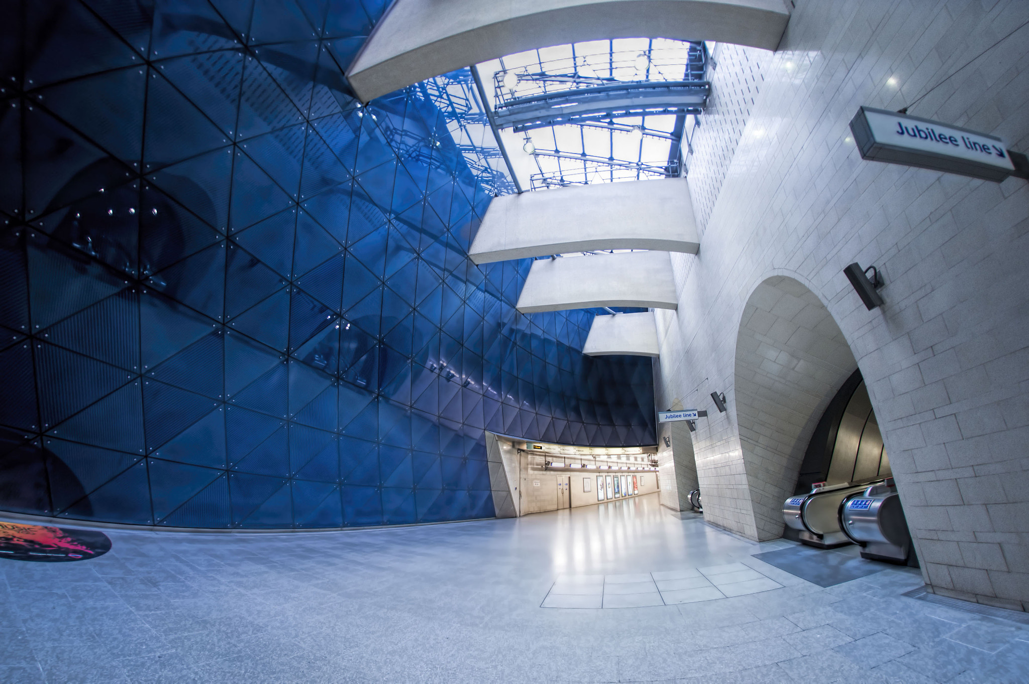 Nikon D700 + Sigma 15mm F2.8 EX DG Diagonal Fisheye sample photo. Waterloo station photography