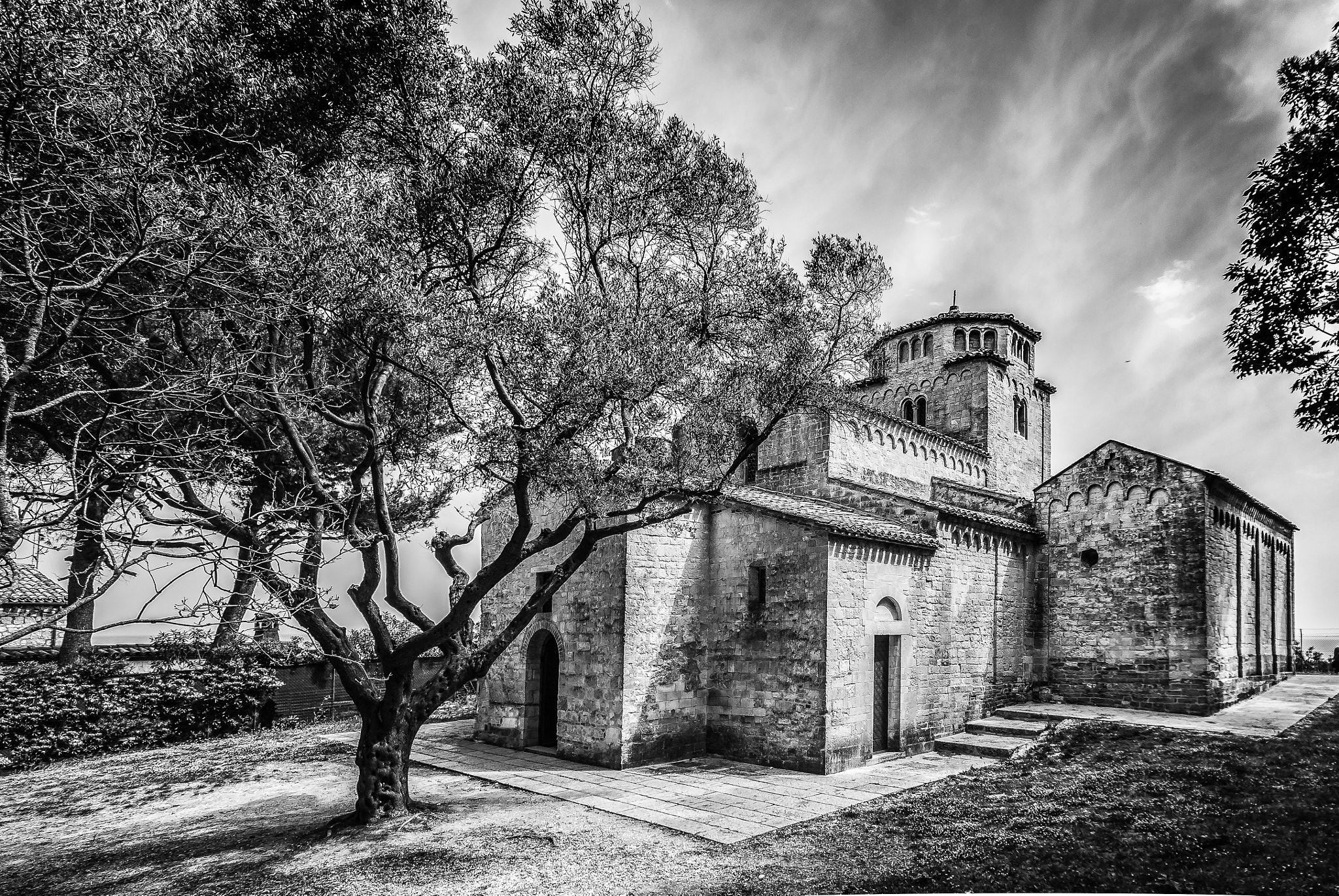 Sigma 17-35mm f/2.8-4 EX DG Aspherical HSM sample photo. Old church photography