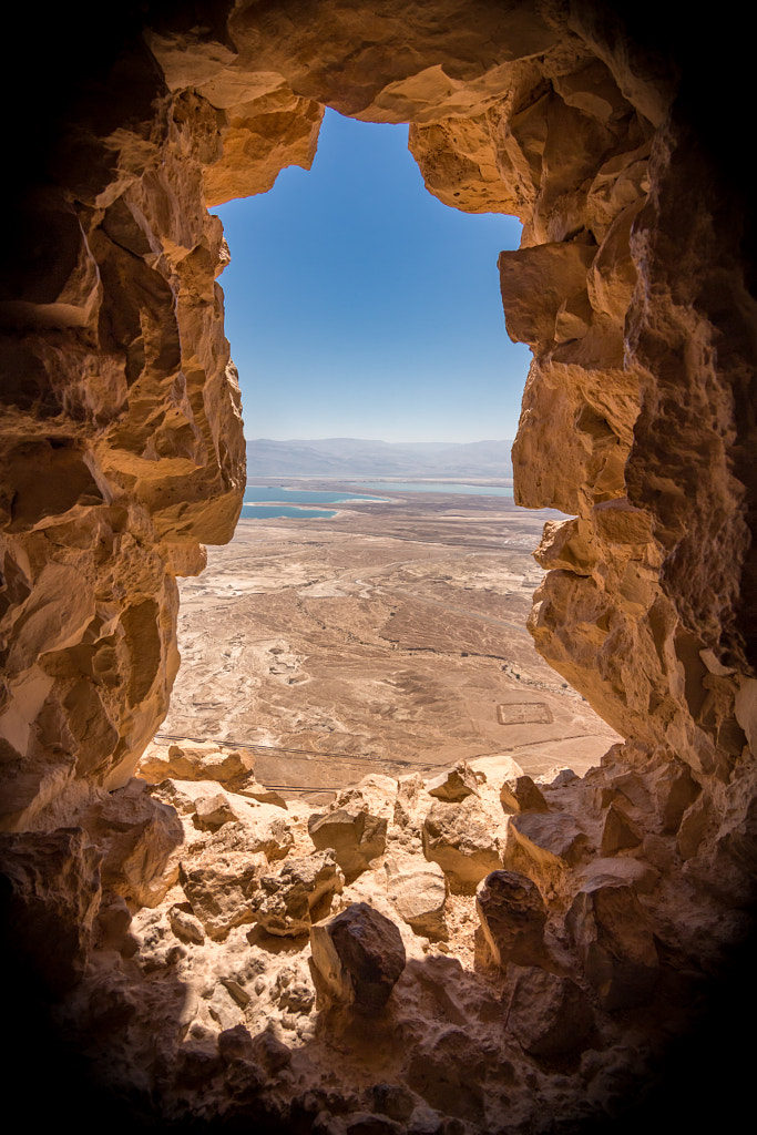 Surplombant la mer Morte au fort de Massada, Israël par Mathew Browne sur 500px.com