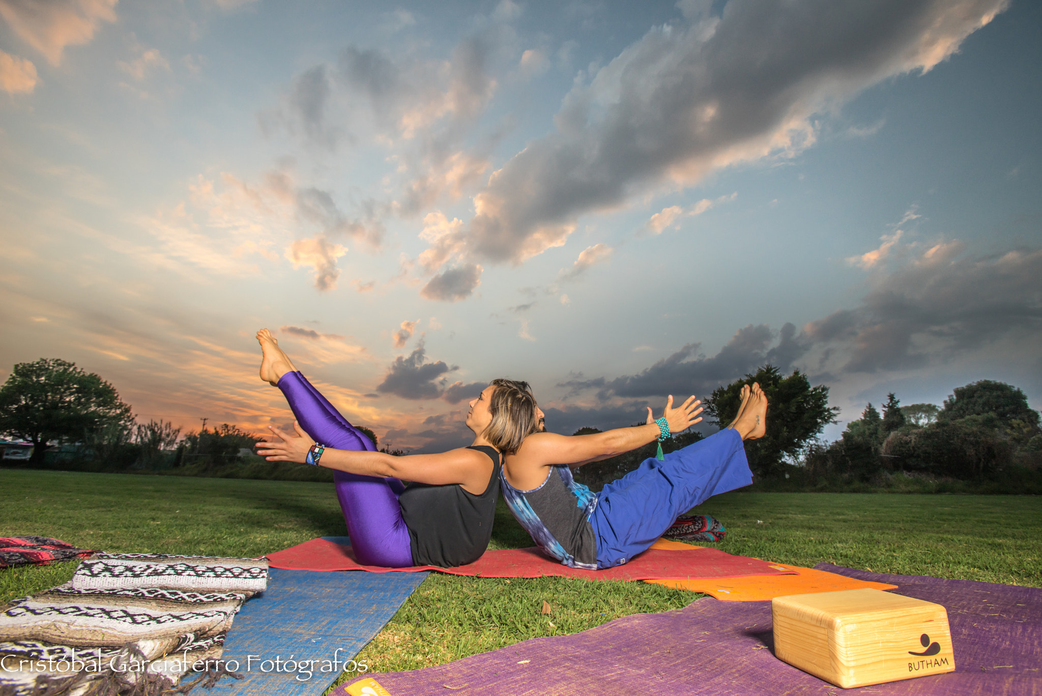 Canon EF 16-35mm F2.8L USM sample photo. Acroyoga photography
