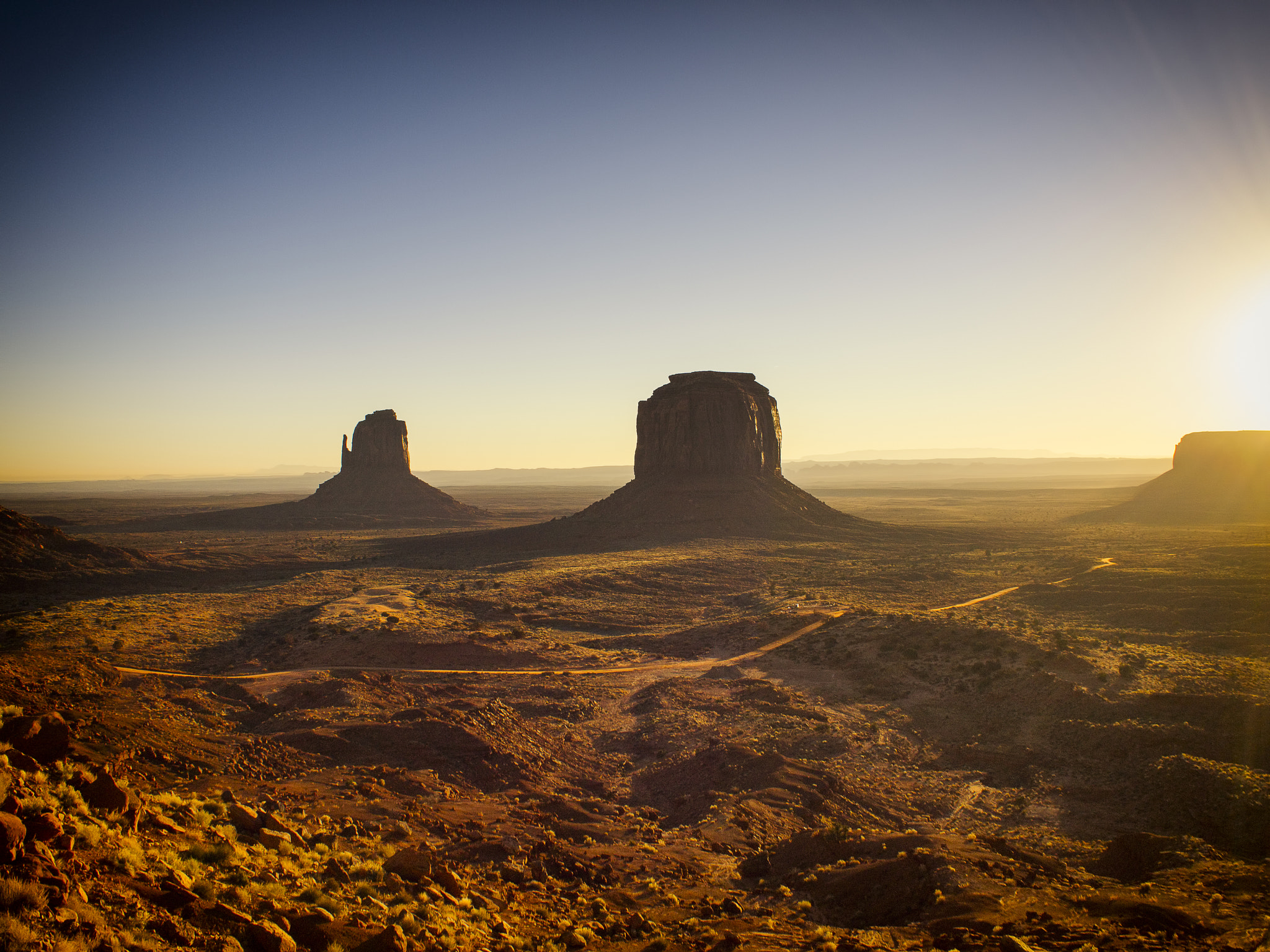 Olympus PEN E-PL1 + Olympus M.Zuiko Digital 17mm F2.8 Pancake sample photo. Monument valley at sunrise photography