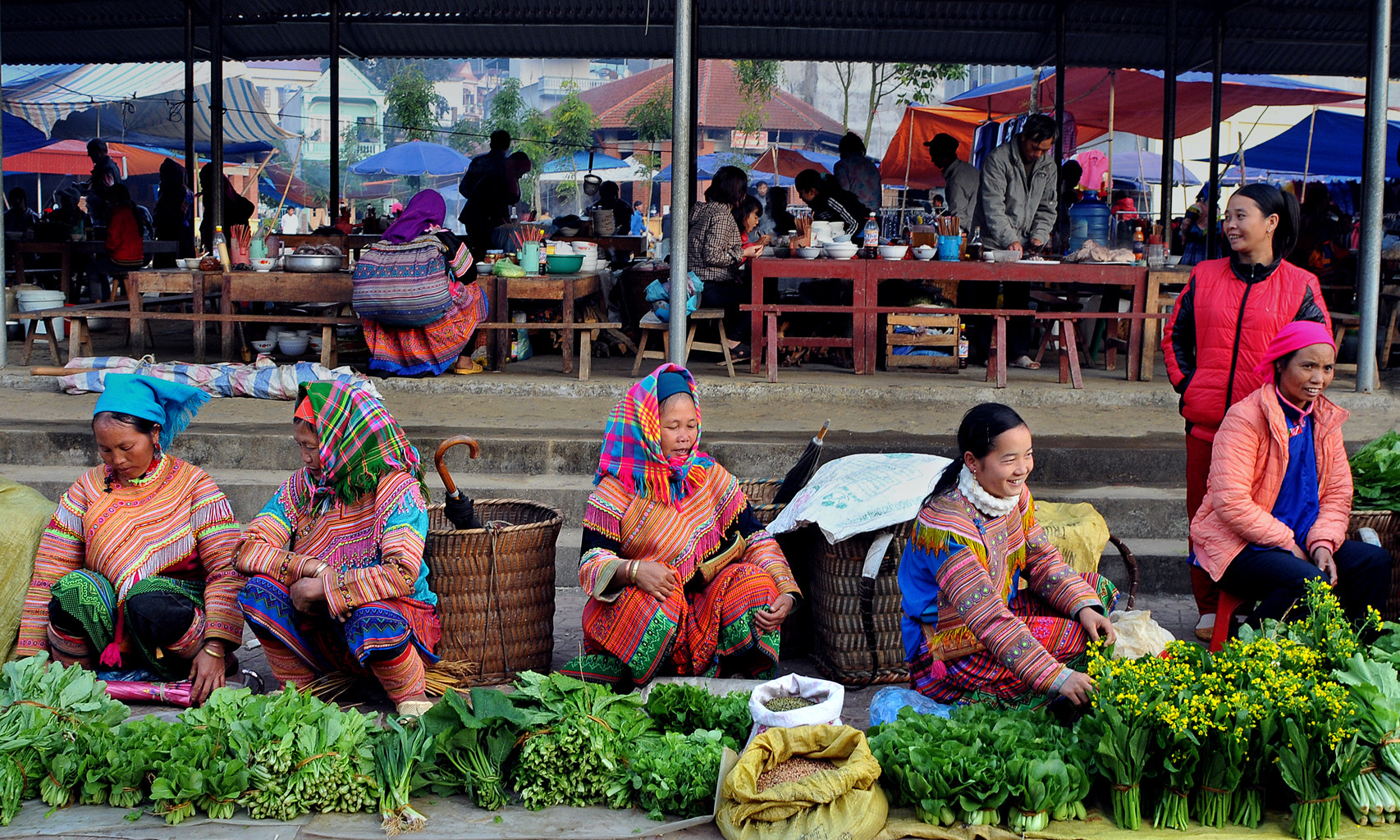 Nikon D300 + Nikon AF Nikkor 20mm F2.8D sample photo. ChỢ phiÊn vÙng cao photography