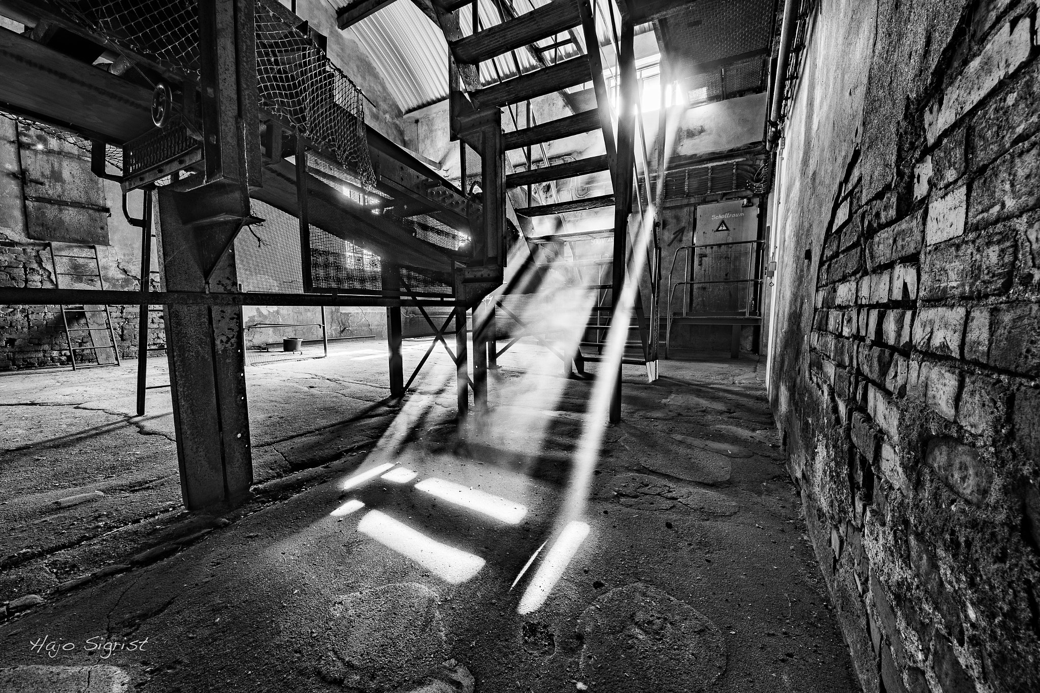 Sigma 8-16mm F4.5-5.6 DC HSM sample photo. The other staircase photography