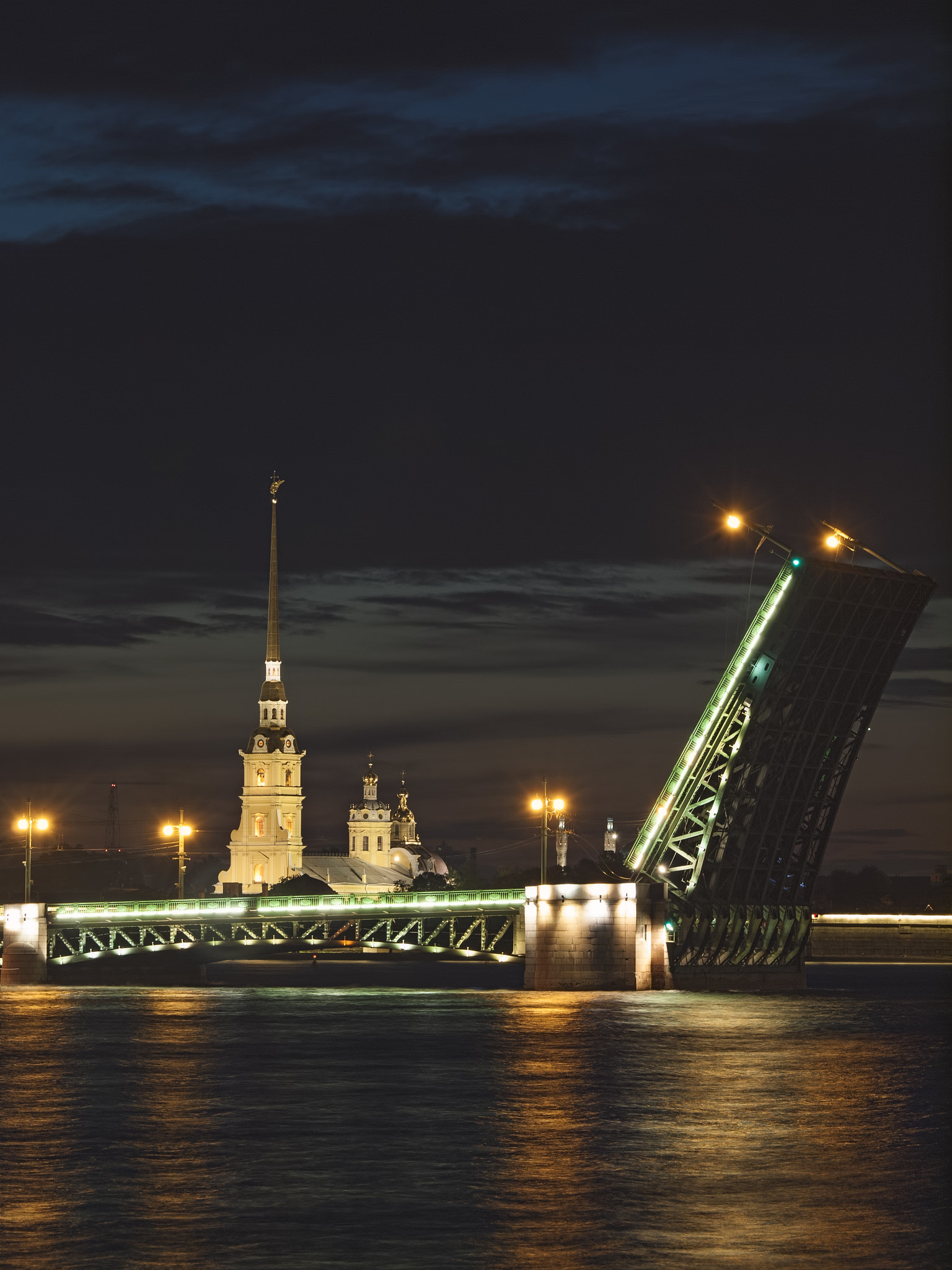 Olympus E-30 + Olympus Zuiko Digital ED 50-200mm F2.8-3.5 SWD sample photo. Evening saint-petersburg photography