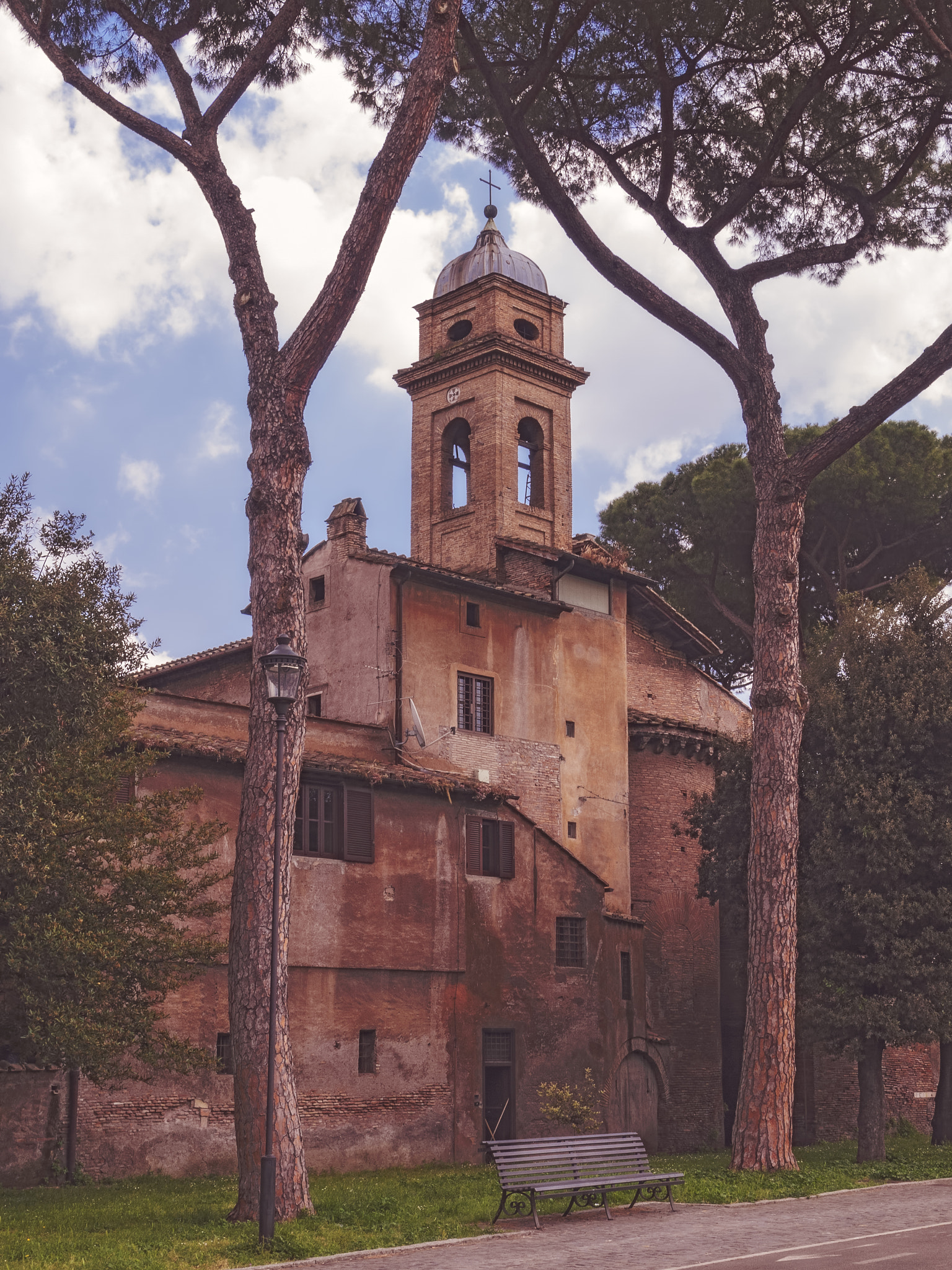 Olympus E-30 + OLYMPUS 14-54mm Lens sample photo. Old church photography