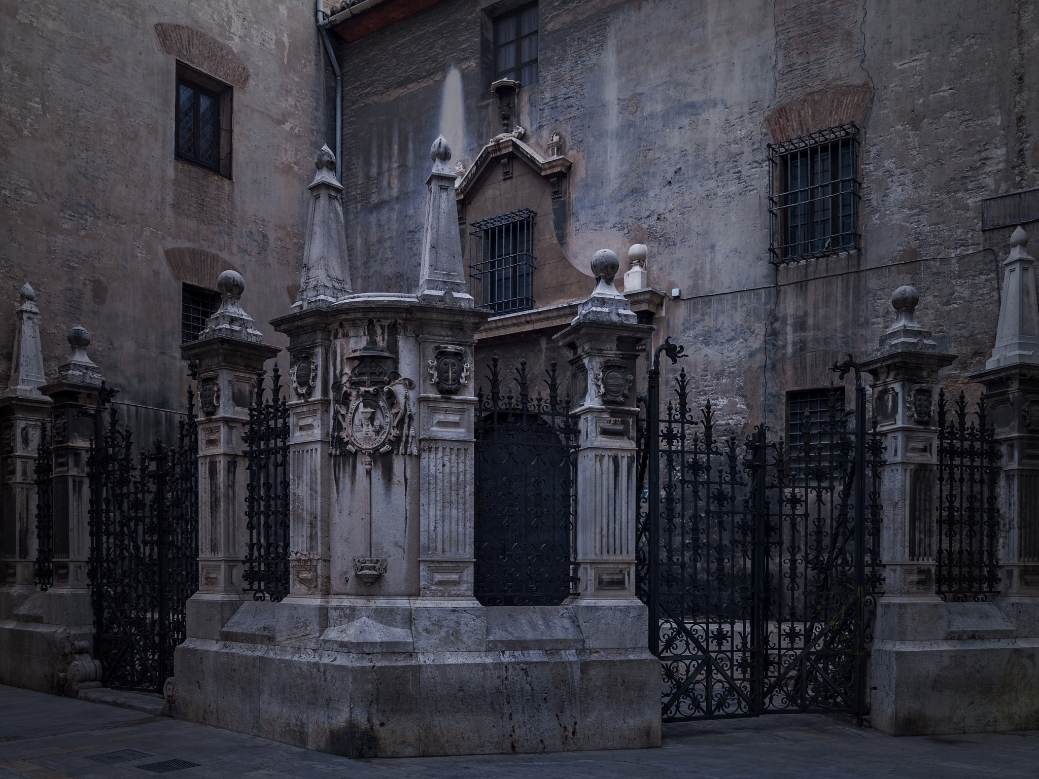 Olympus E-30 + OLYMPUS 11-22mm Lens sample photo. Valencia in twilight photography