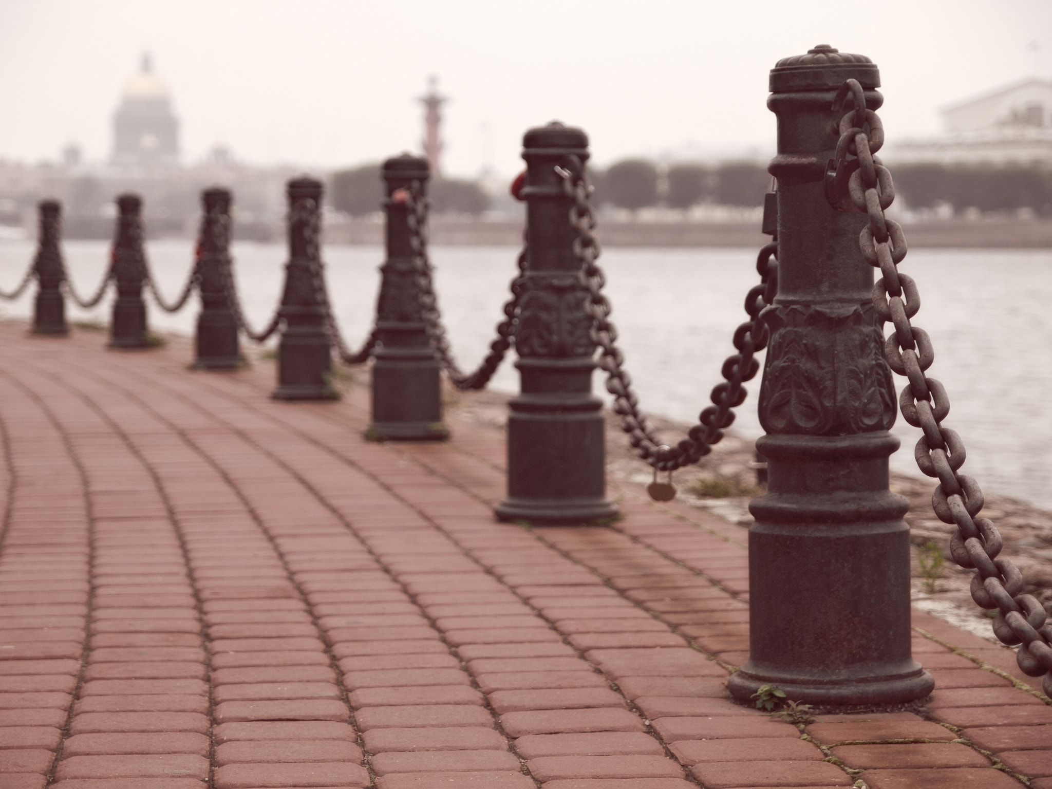 Olympus E-30 + OLYMPUS 14-54mm Lens sample photo. Raining day in saint-petersburg photography