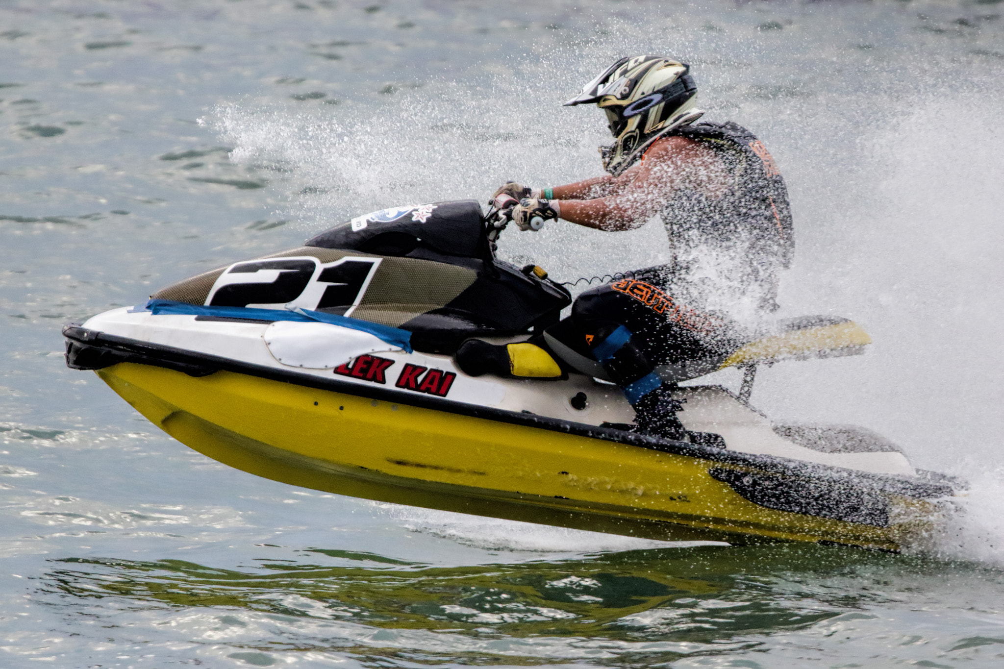 Canon EF 500mm F4L IS USM sample photo. Jet ski racers photography