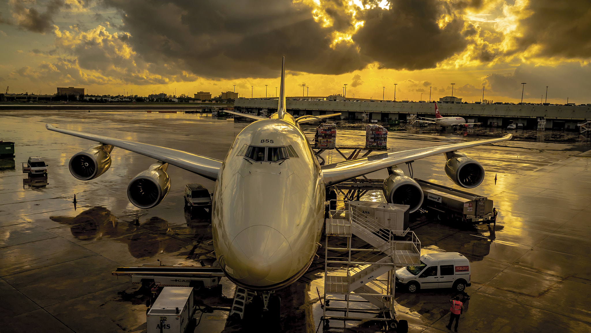 Panasonic Lumix DMC-GX8 + Olympus M.Zuiko Digital ED 7-14mm F2.8 PRO sample photo. Etihad cargo b747-8f photography