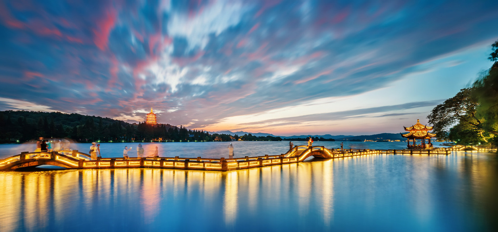 Sony a7R + Canon TS-E 17mm F4L Tilt-Shift sample photo.  雷峰夕照～  photography