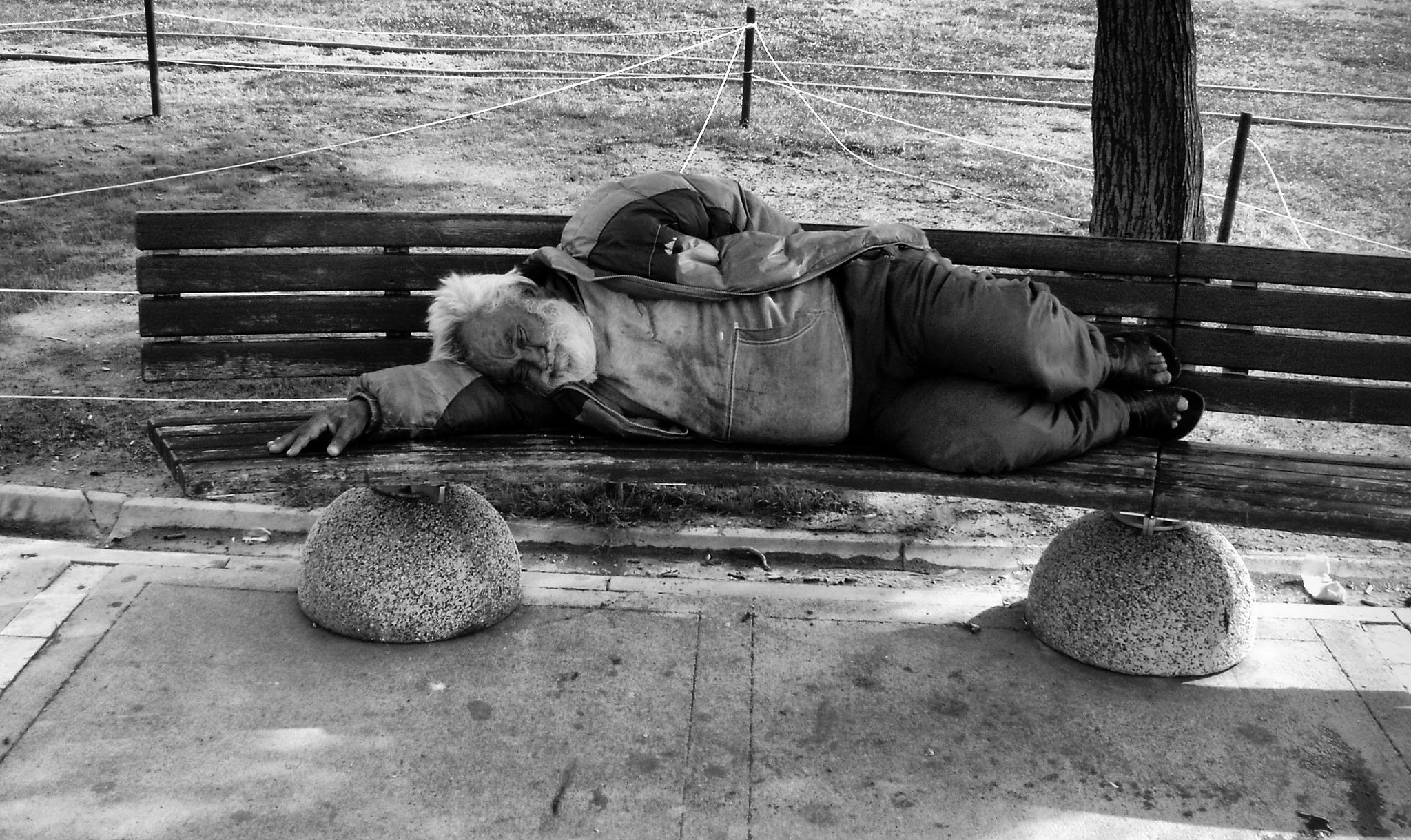 Sony DSC-S730 sample photo. Homeless photography