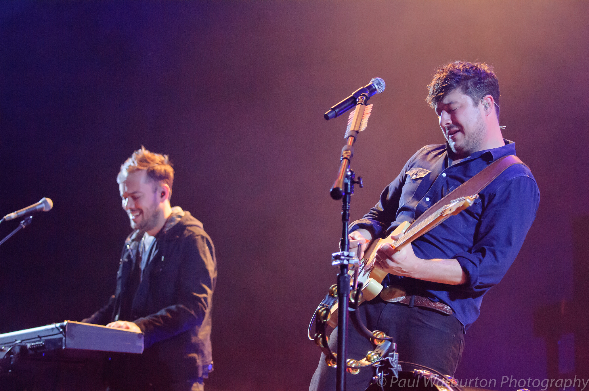 Nikon D2X sample photo. Mumford and sons in concert at the echo arena, liverpool, uk photography