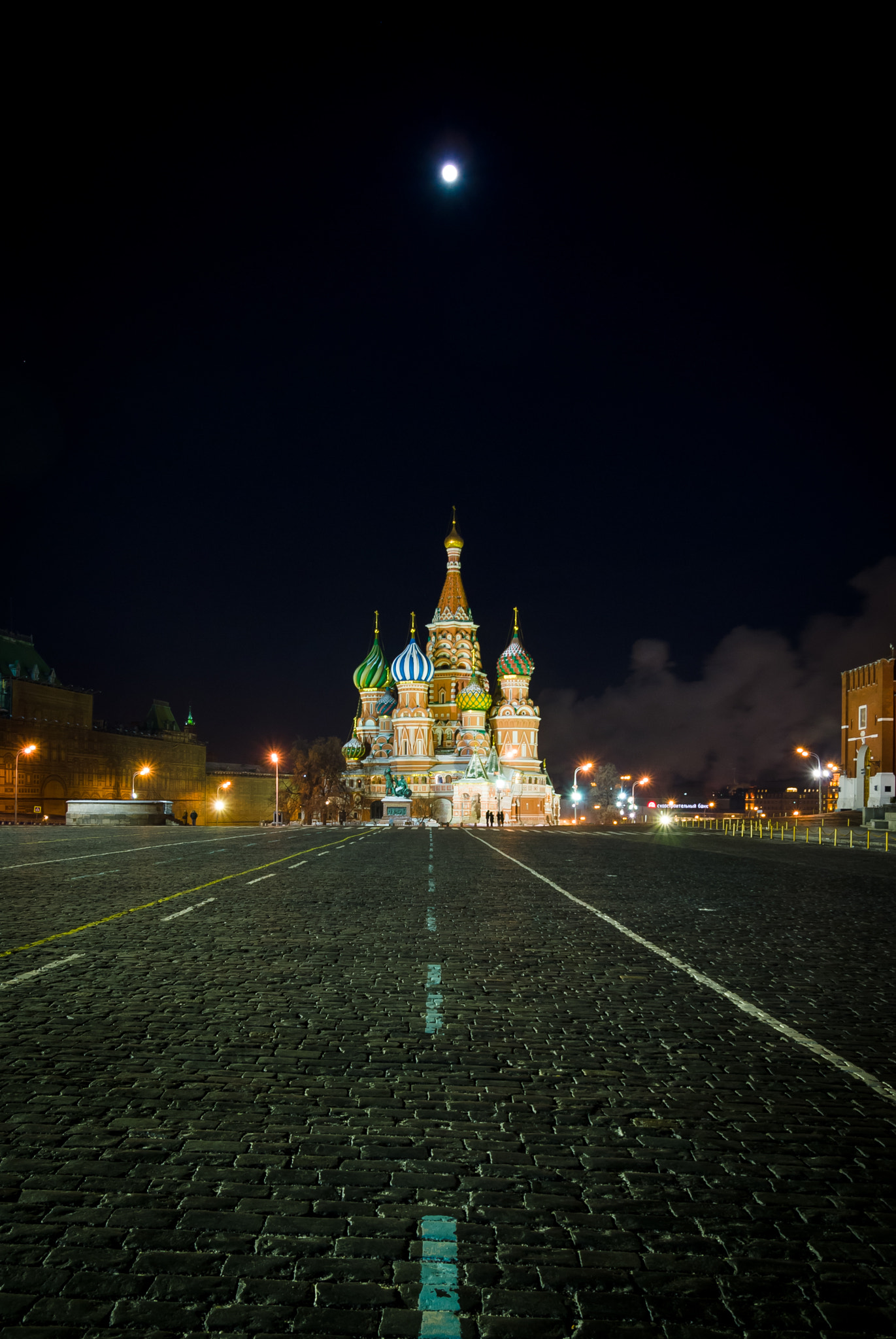Sony Alpha DSLR-A300 + Tamron SP AF 17-50mm F2.8 XR Di II LD Aspherical (IF) sample photo. St basil's and the moon photography