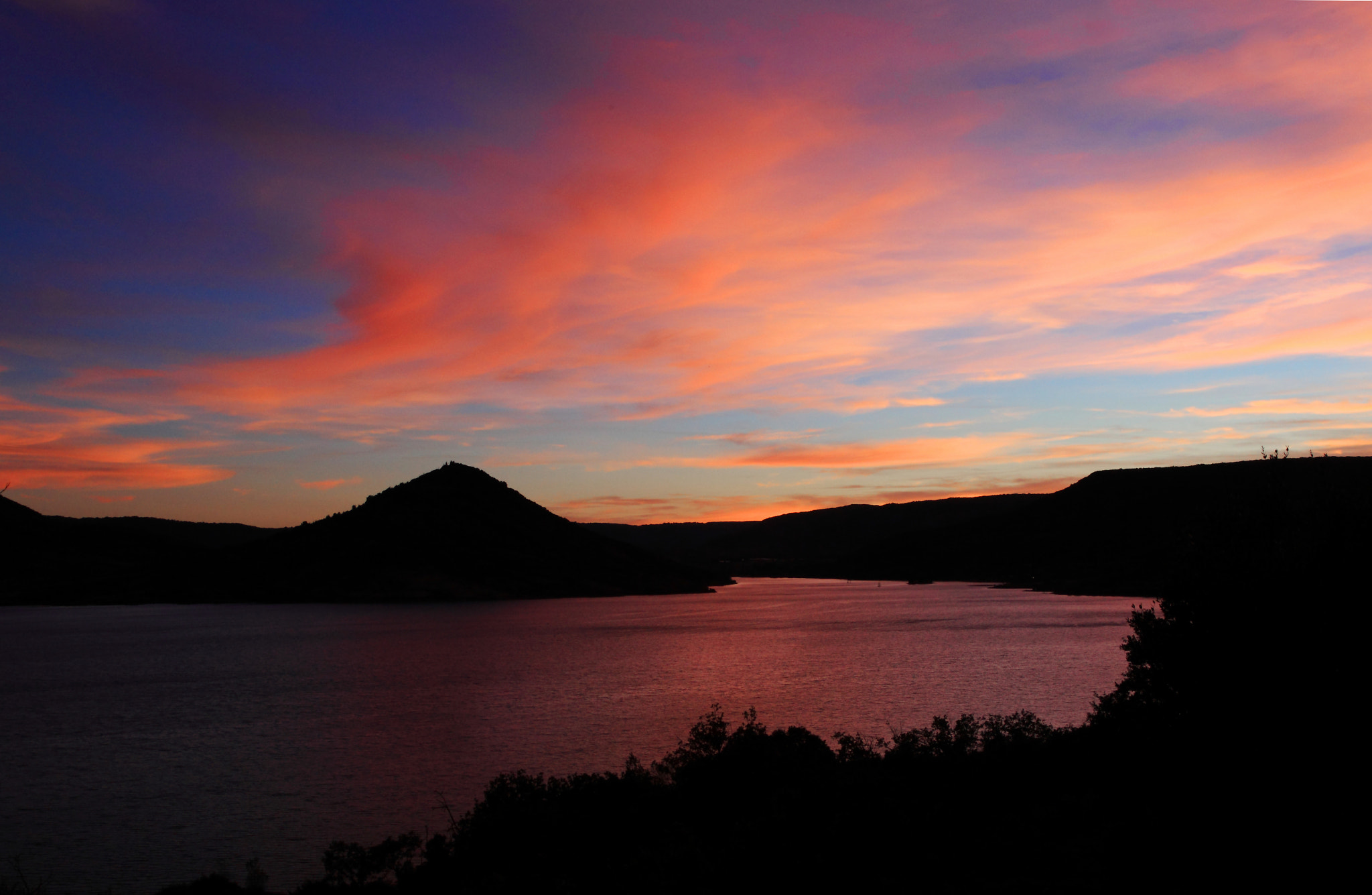 Canon EF 24-105mm F4L IS USM sample photo. Lac du salagou photography