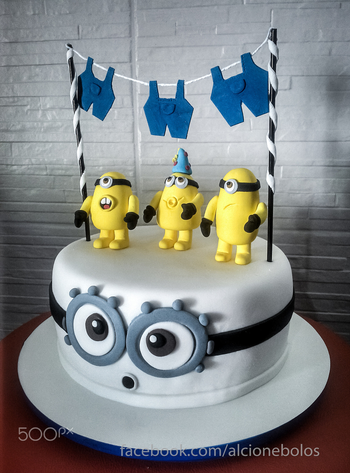 Motorola RAZR i sample photo. Minions cake photography