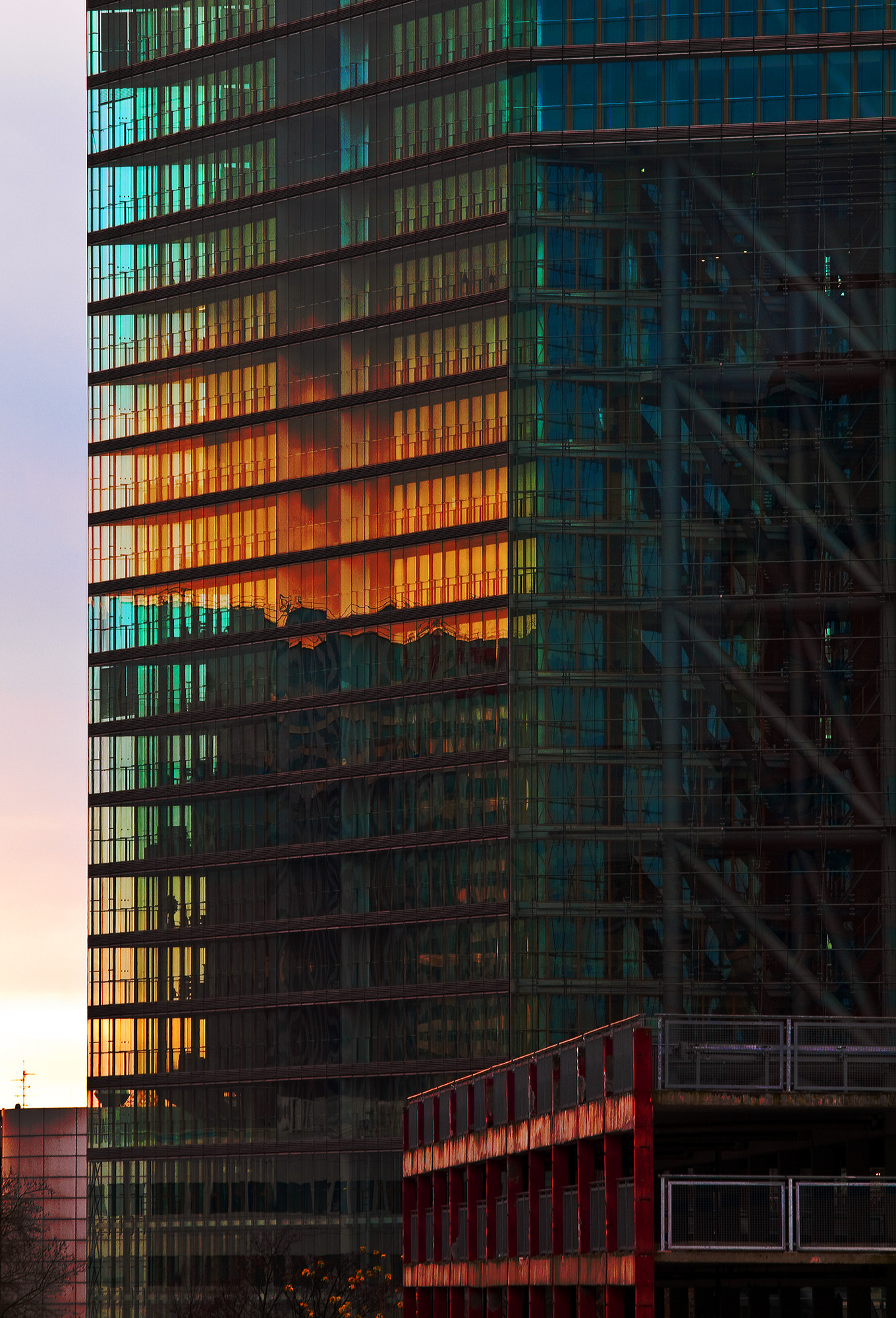 Olympus E-620 (EVOLT E-620) sample photo. The light in a skyscraper photography