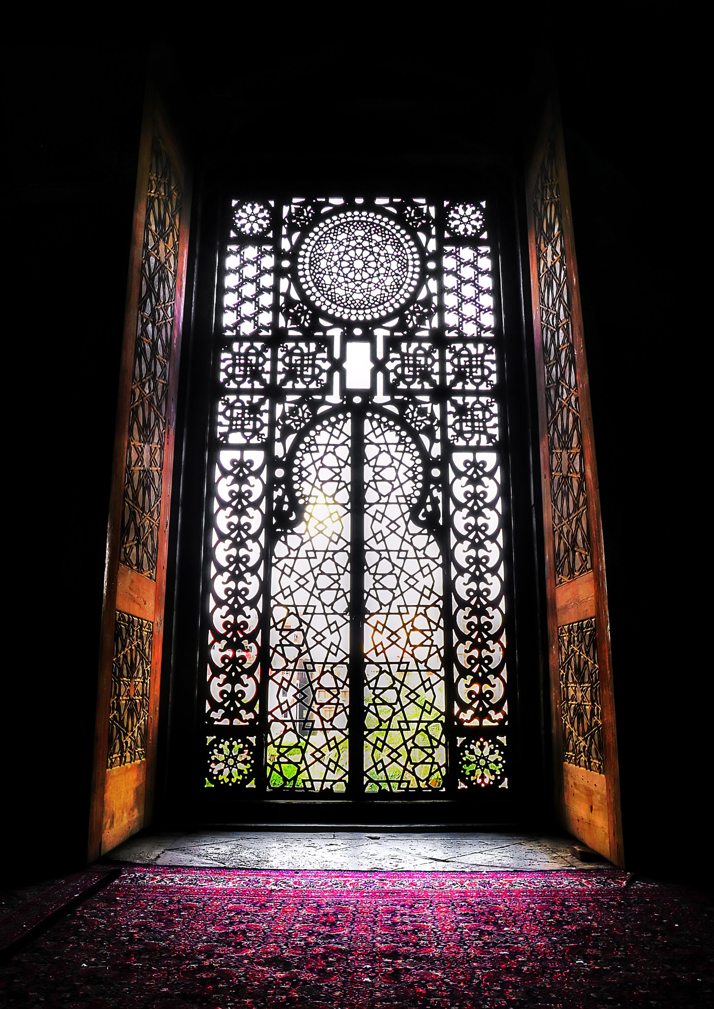 AF Zoom-Nikkor 24-120mm f/3.5-5.6D IF sample photo. Window at al-refai mosque photography