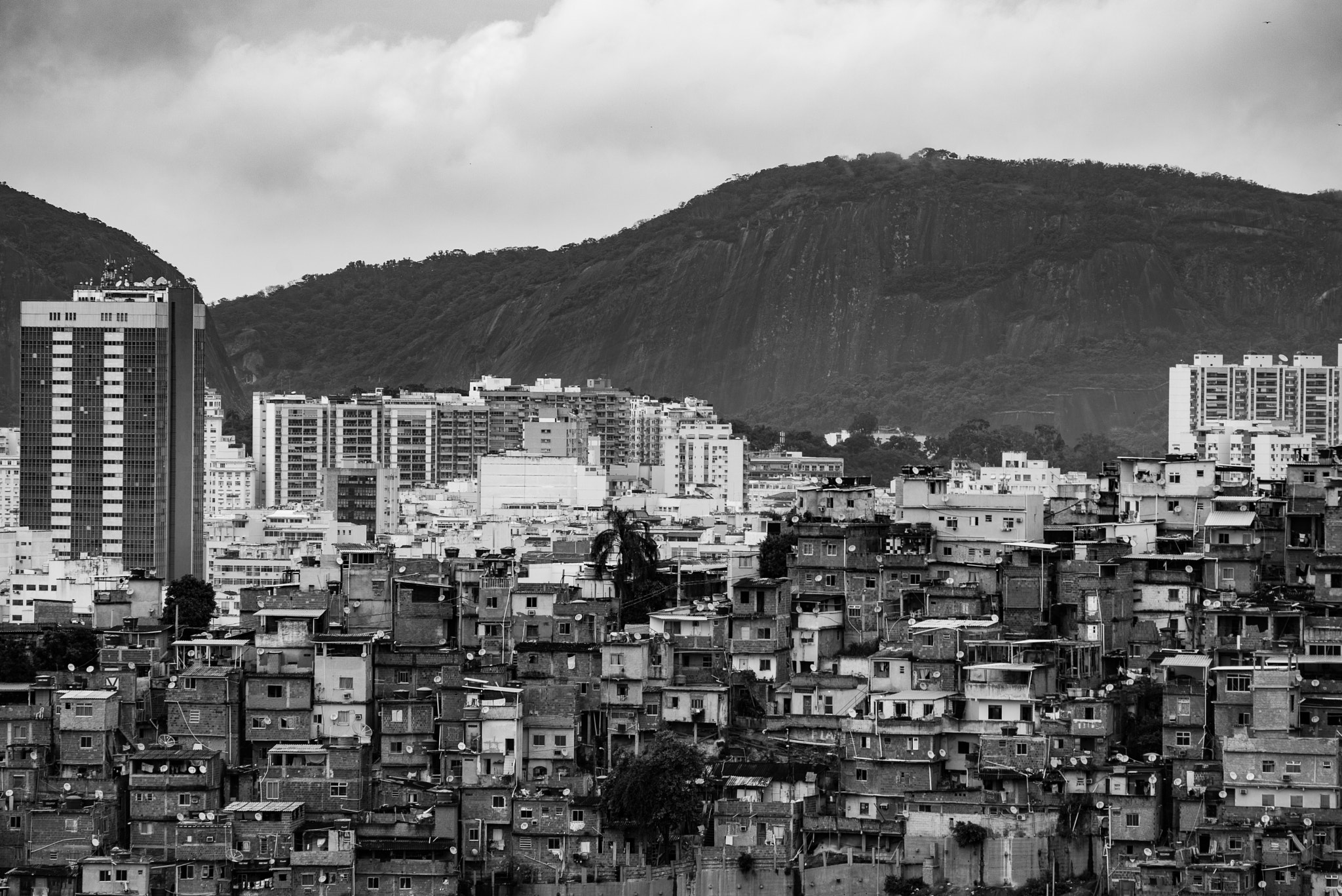 Nikon D610 + AF Nikkor 180mm f/2.8 IF-ED sample photo. Urbana rio de janeiro () photography