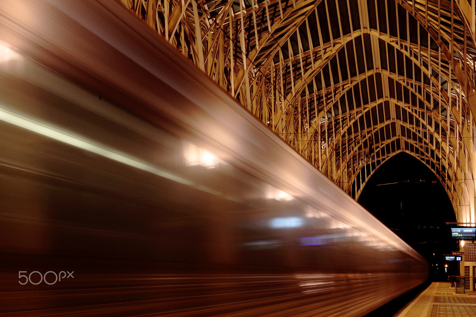 Canon EF-S 18-135mm F3.5-5.6 IS sample photo. Oriente station photography