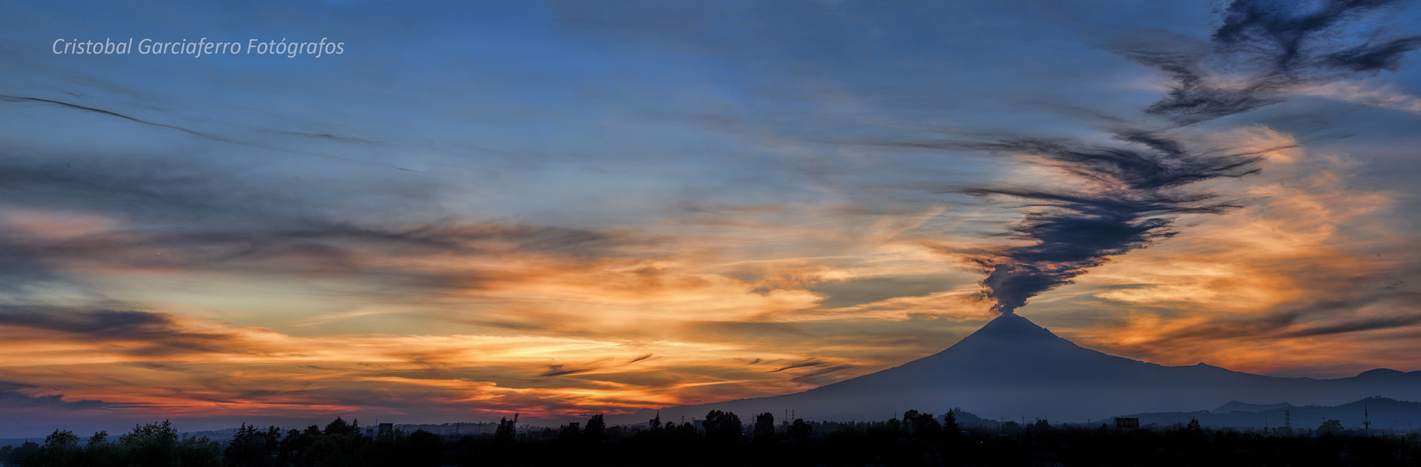 Canon EOS-1Ds Mark II sample photo. Popocatepetl  very active and sunset photography