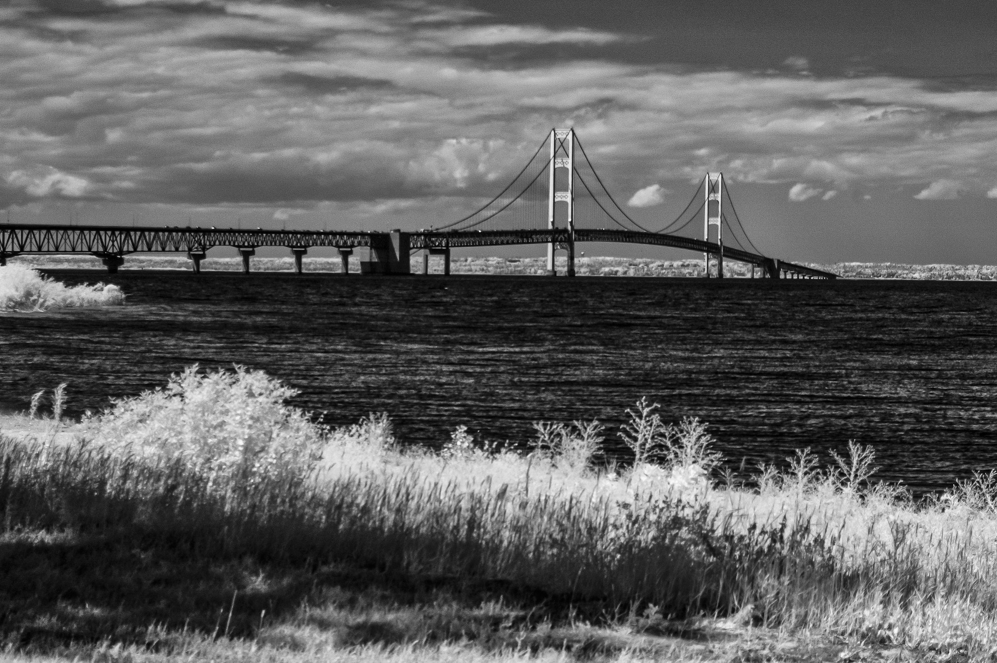 Nikon D70 + Nikon AF-S DX Nikkor 18-55mm F3.5-5.6G VR sample photo. Mackinac bridge bw photography