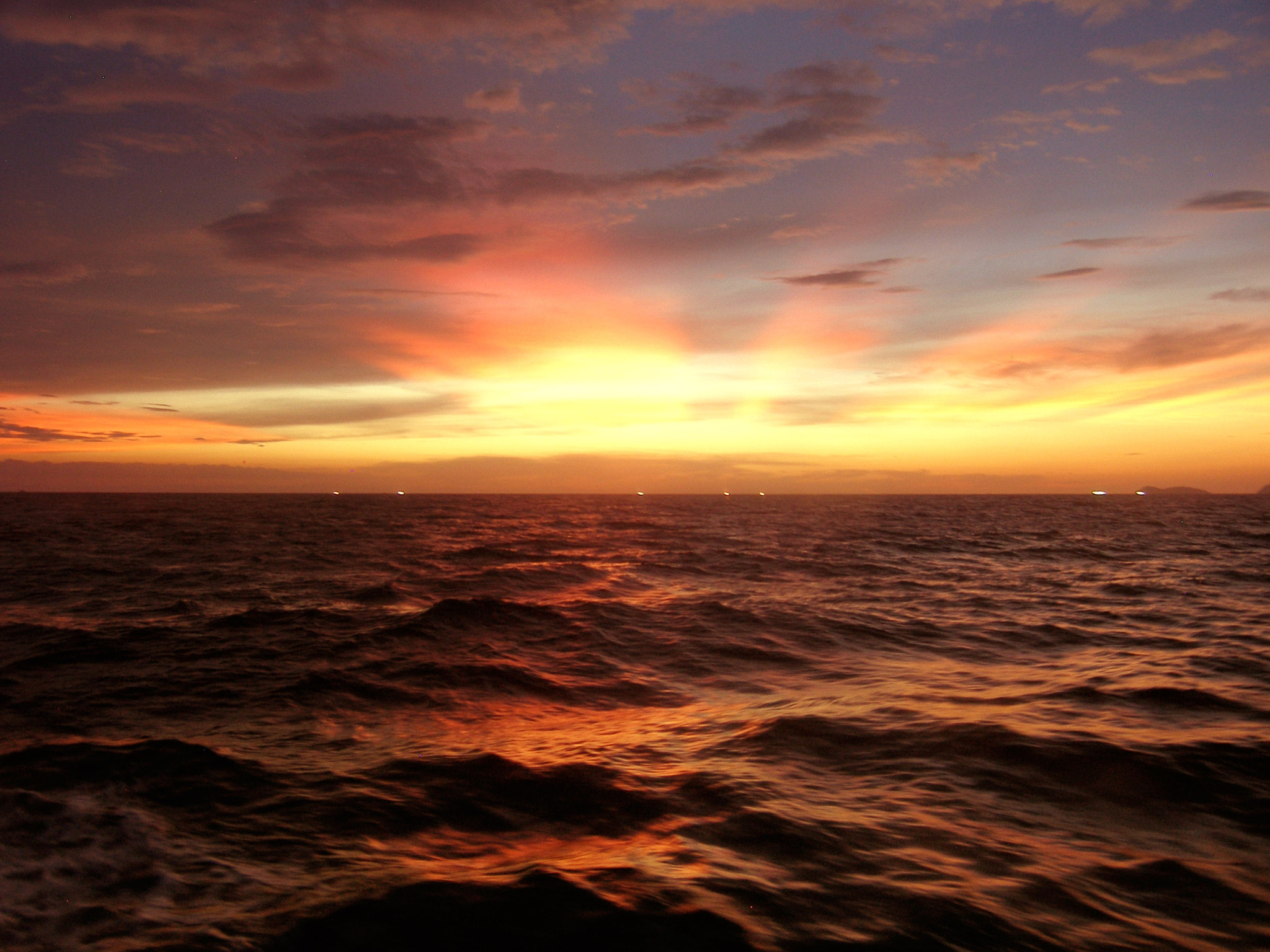 Olympus C7070WZ sample photo. Sunset at sea photography