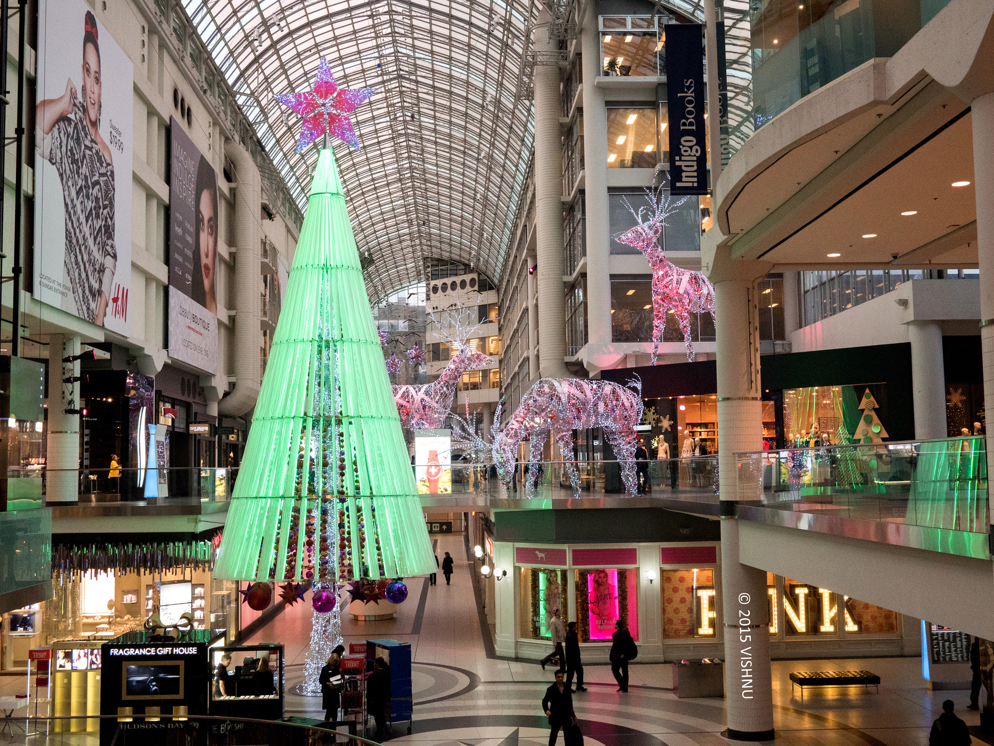 Panasonic Lumix DMC-GH4 + LUMIX G 20/F1.7 II sample photo. Toronto eaton centre photography
