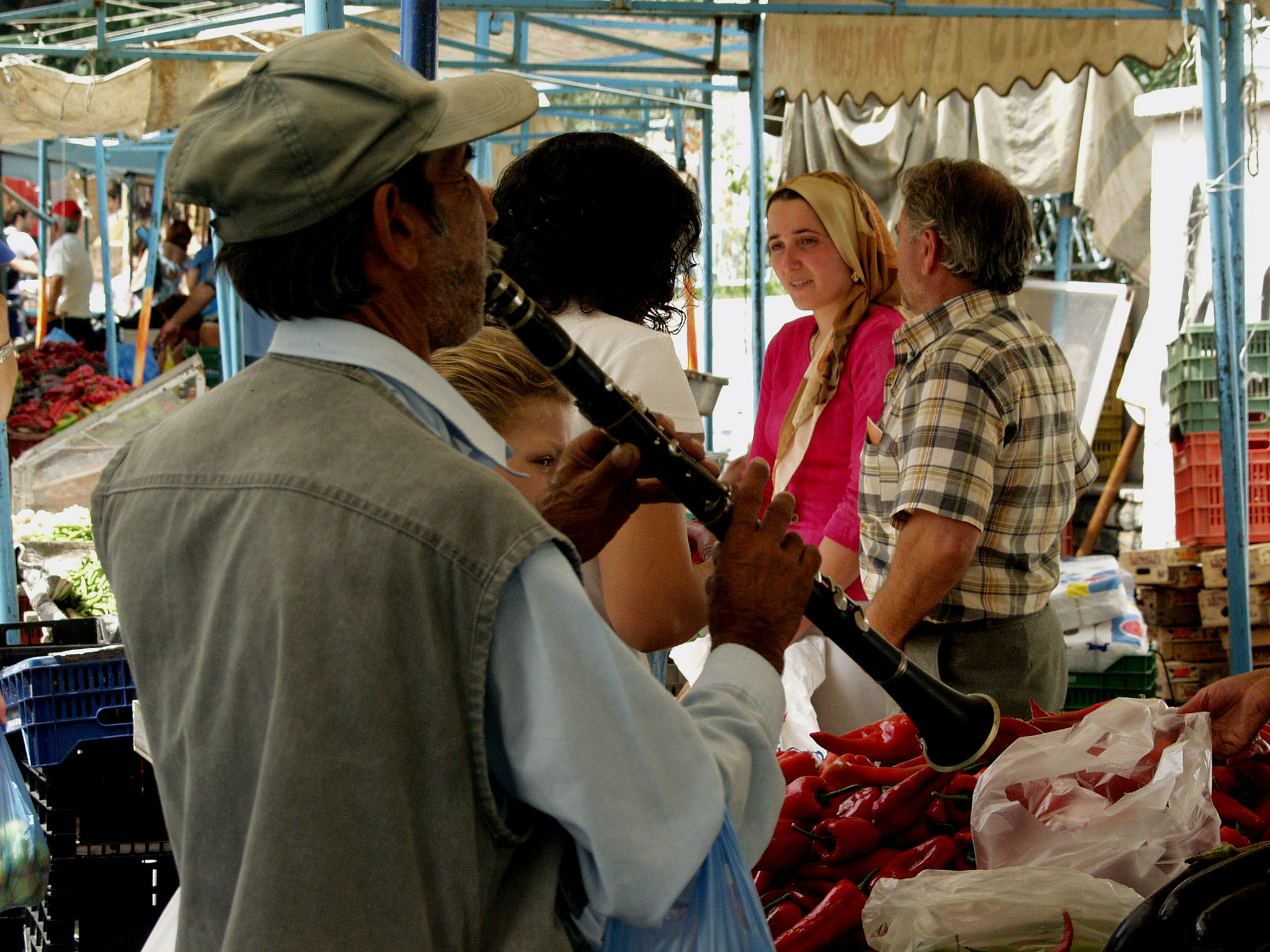 Olympus E-10 sample photo. Flea market photography