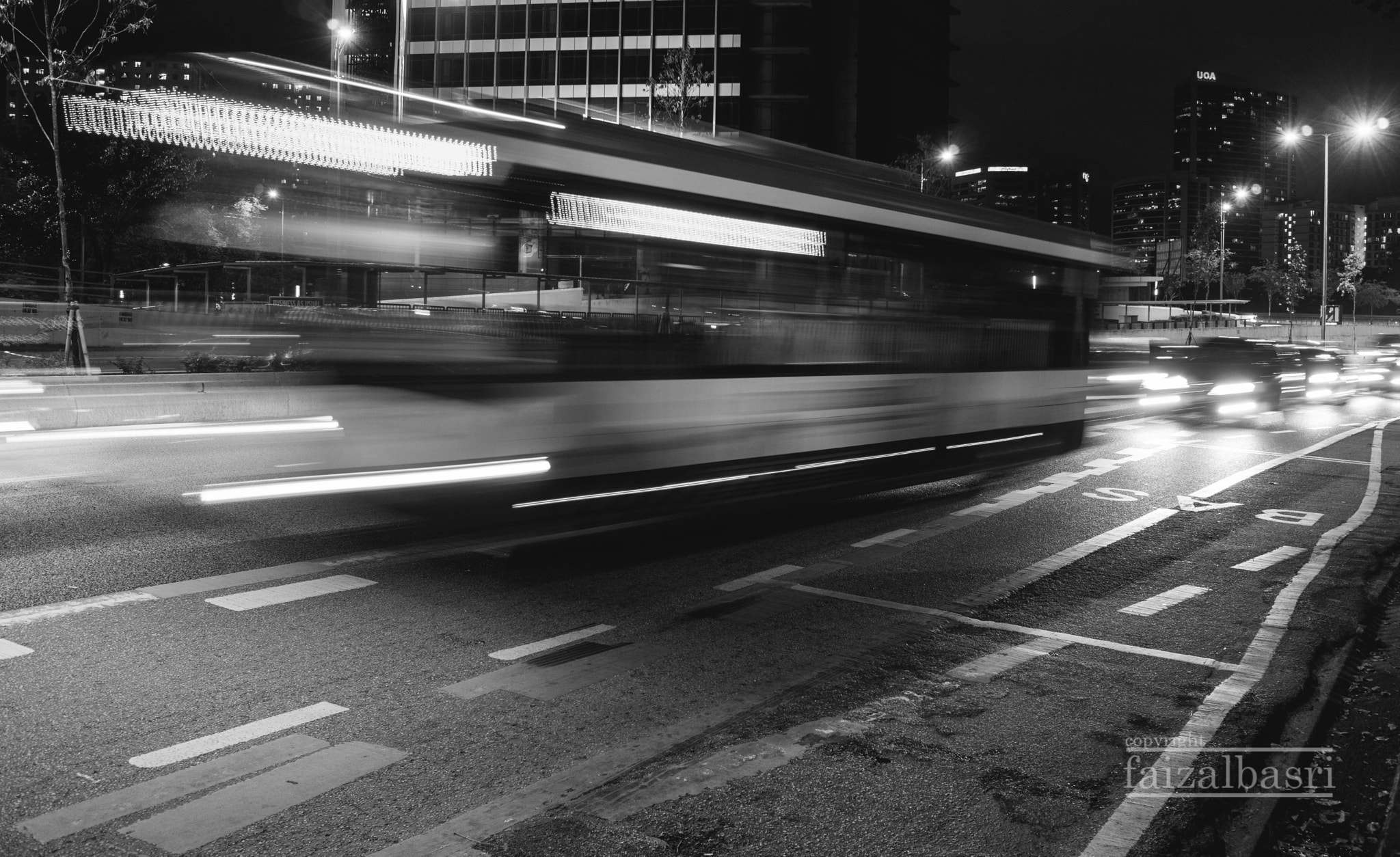 Sony a5100 + Sony E 20mm F2.8 sample photo. The night bus photography