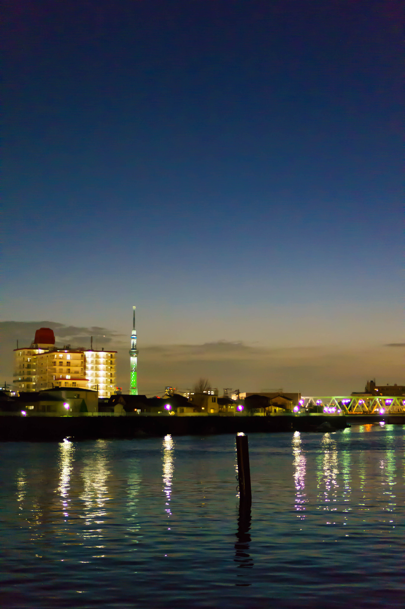 Sony Alpha NEX-5R + Sony E 35mm F1.8 OSS sample photo. Tokyo skytree photography