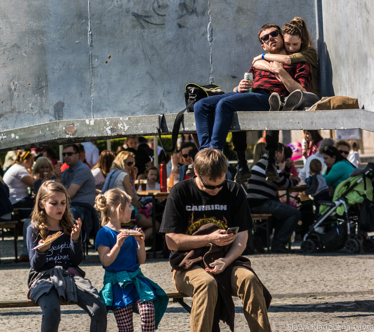 Nikon D7100 + AF Zoom-Nikkor 70-210mm f/4 sample photo. Street photography