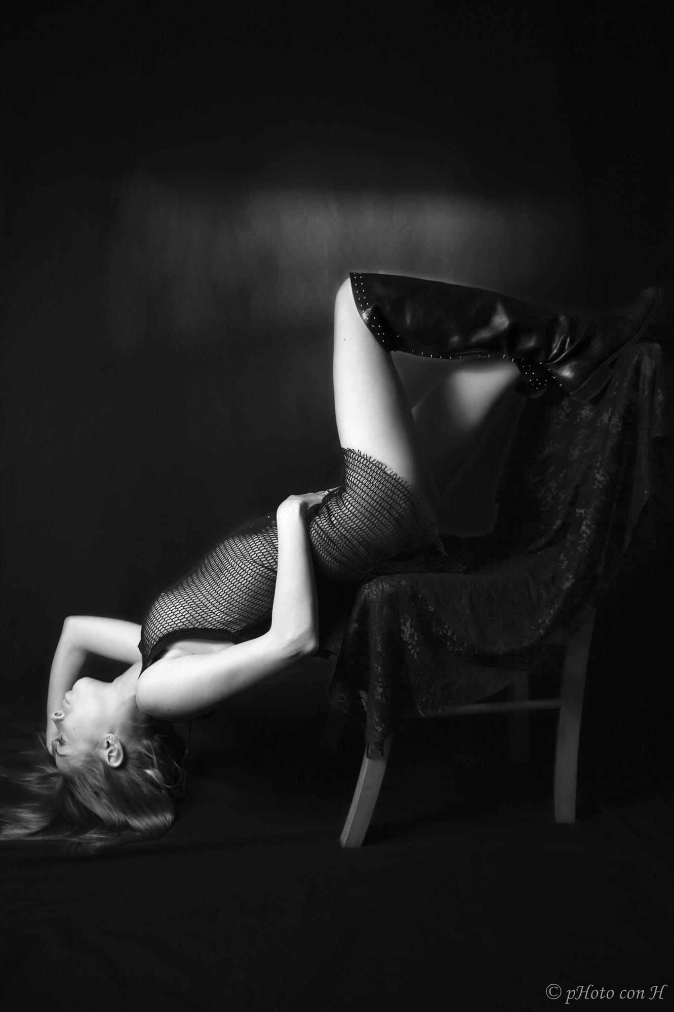 Canon EF 28-80mm f/2.8-4L sample photo. Sittin' on a chair photography