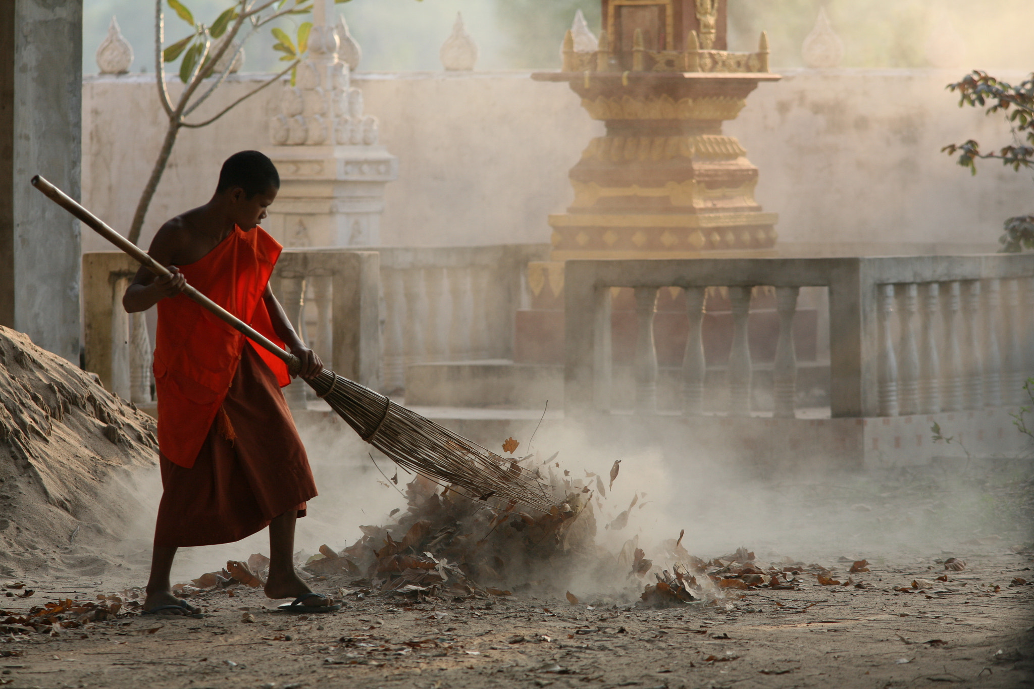 Canon EOS 5D + Canon EF 200mm F2.8L II USM sample photo. Sweeping monk photography