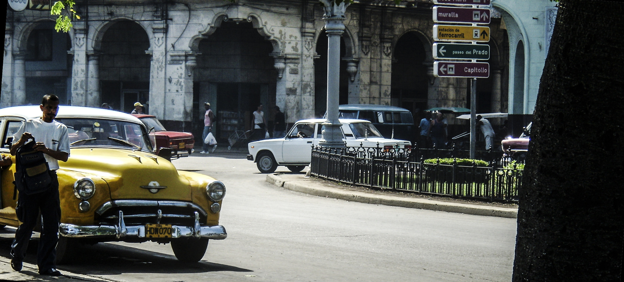 Olympus FE200 sample photo. La habana photography