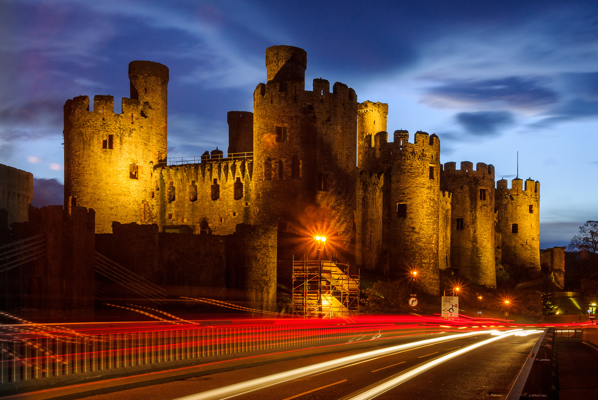 Sony Alpha DSLR-A300 sample photo. Conwy castle at night photography
