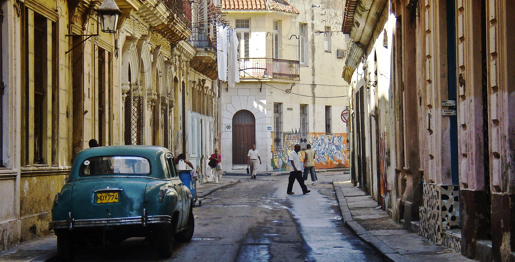 Olympus FE200 sample photo. Cuba mood photography