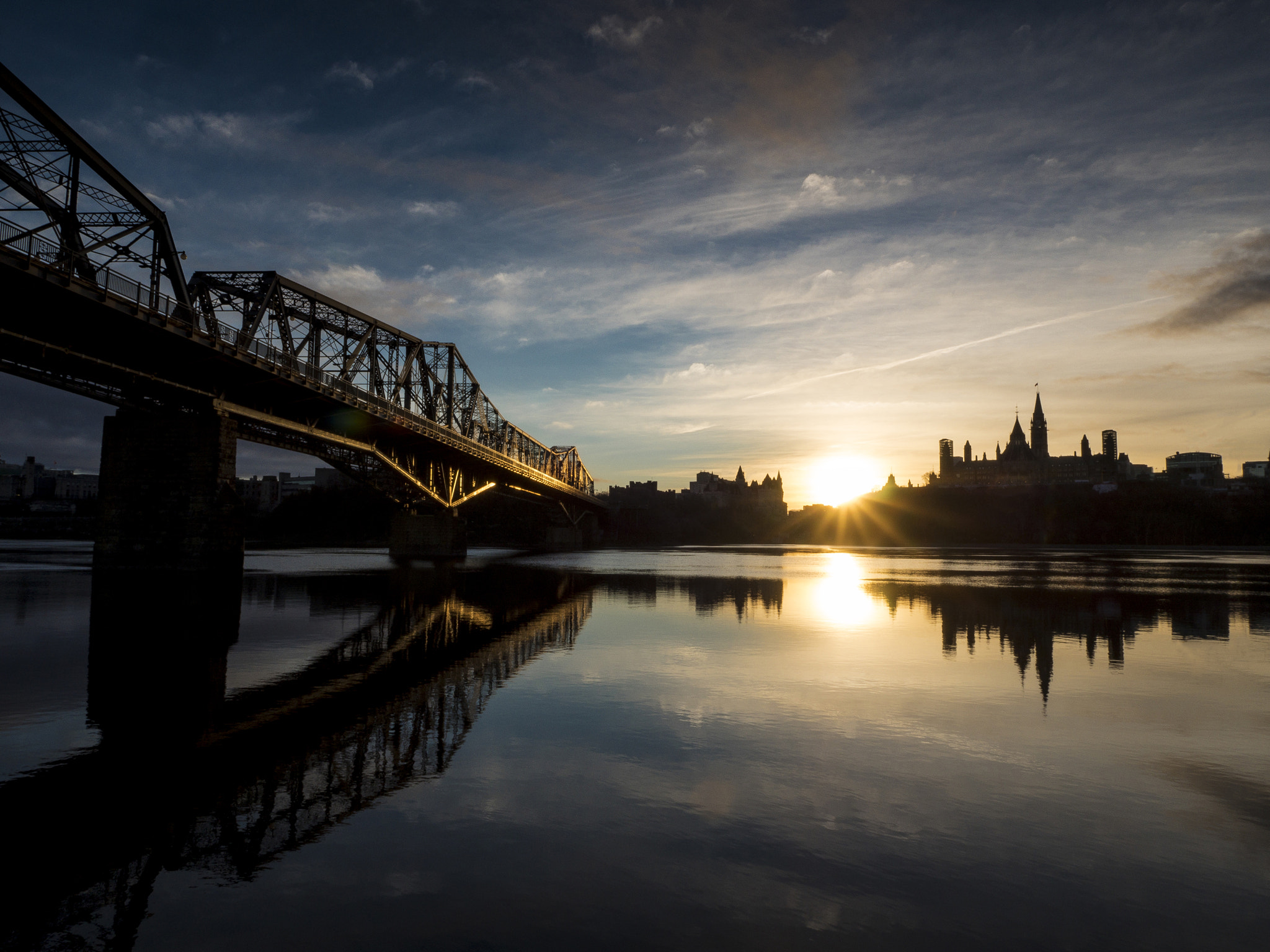 Olympus OM-D E-M5 II + OLYMPUS M.12mm F2.0 sample photo. Sunrise - parliament hill - canada photography