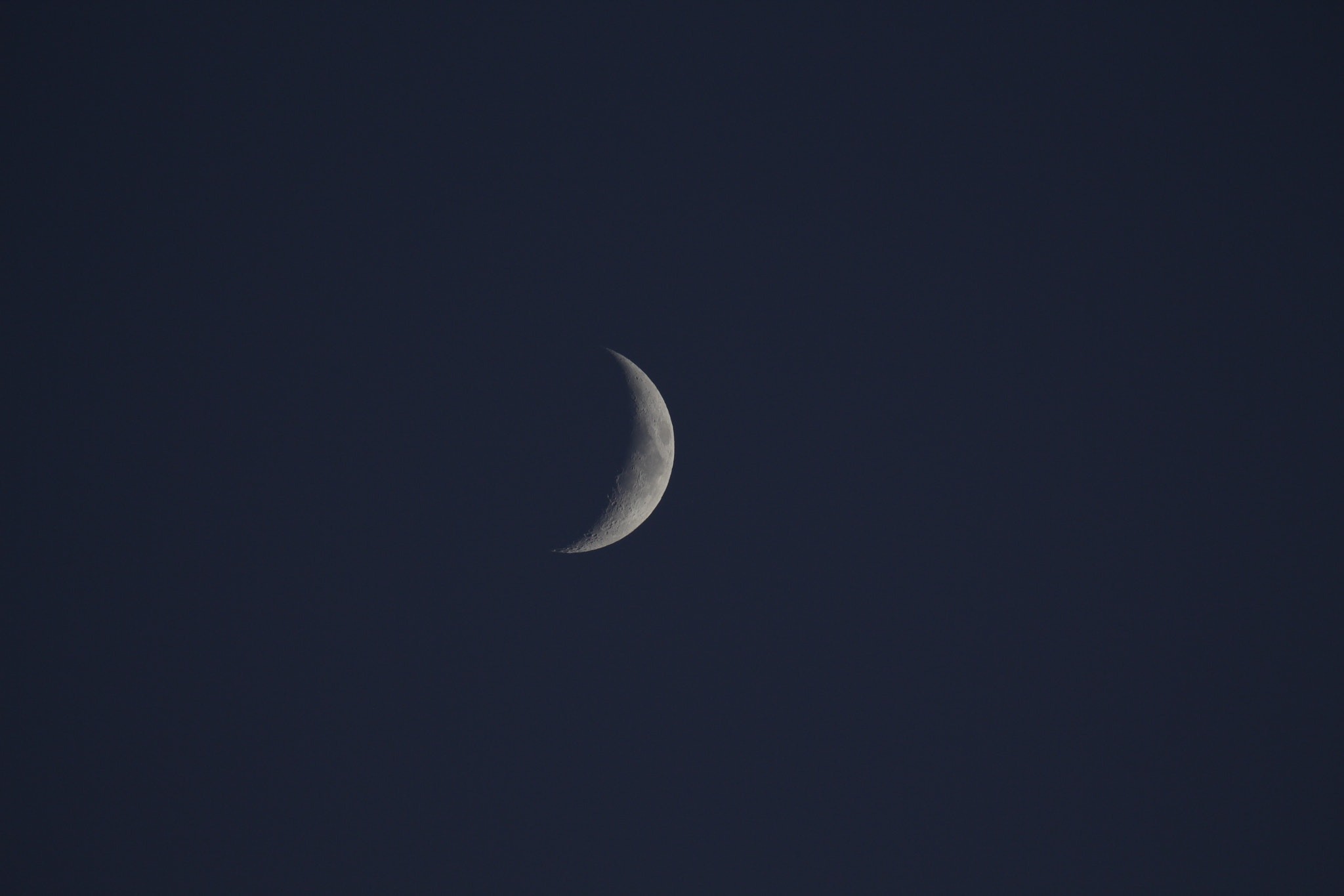 Canon EF 100-400mm F4.5-5.6L IS II USM sample photo. Crescent moon photography