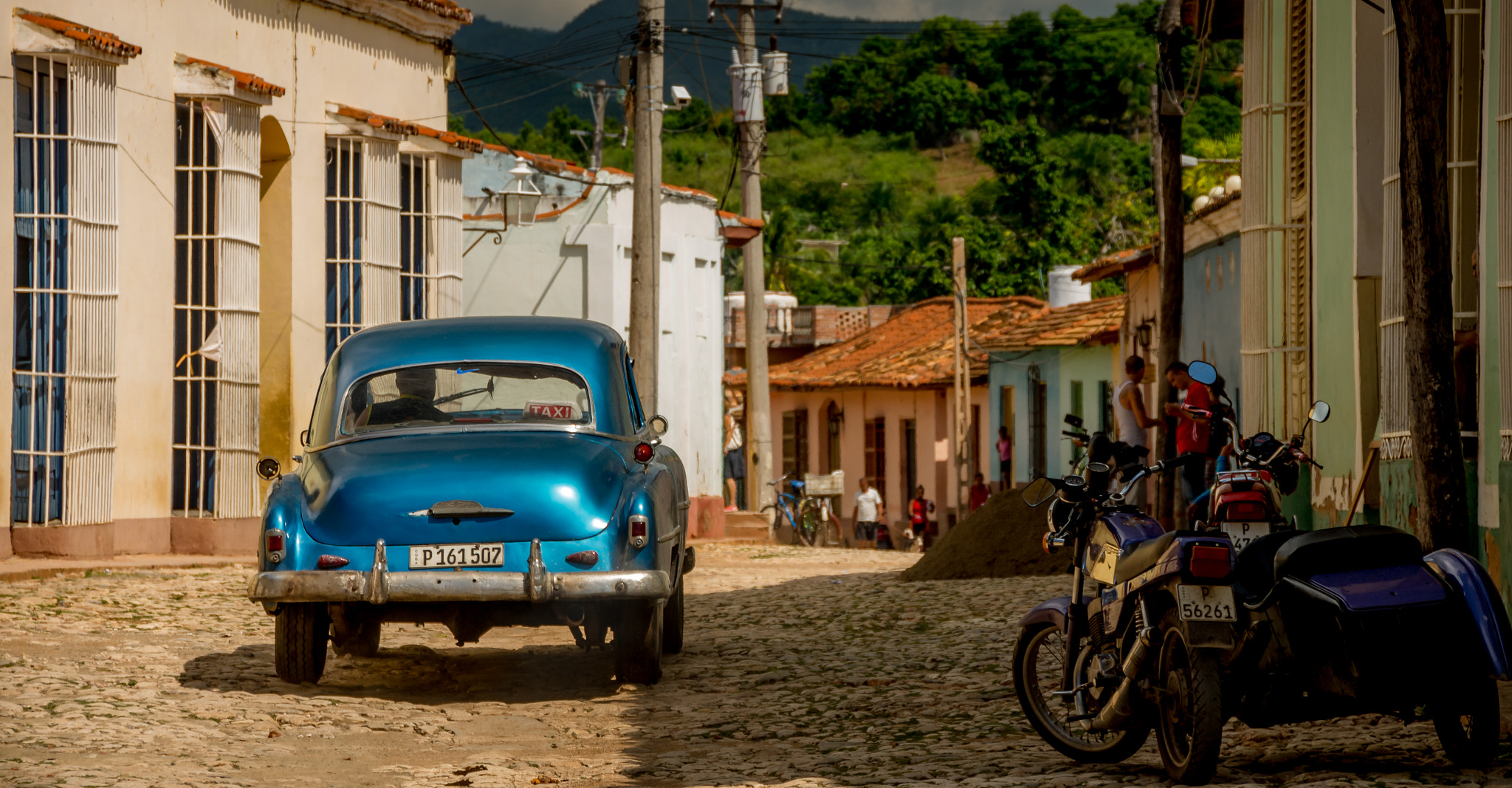 Sigma 18-200mm F3.5-6.3 II DC OS HSM sample photo. In the streets of trinidad photography