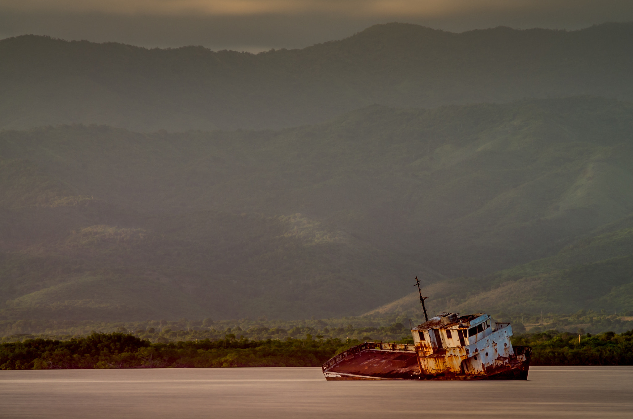 Pentax K-5 II + Sigma 18-200mm F3.5-6.3 II DC OS HSM sample photo. Shipwreck near trinidad photography