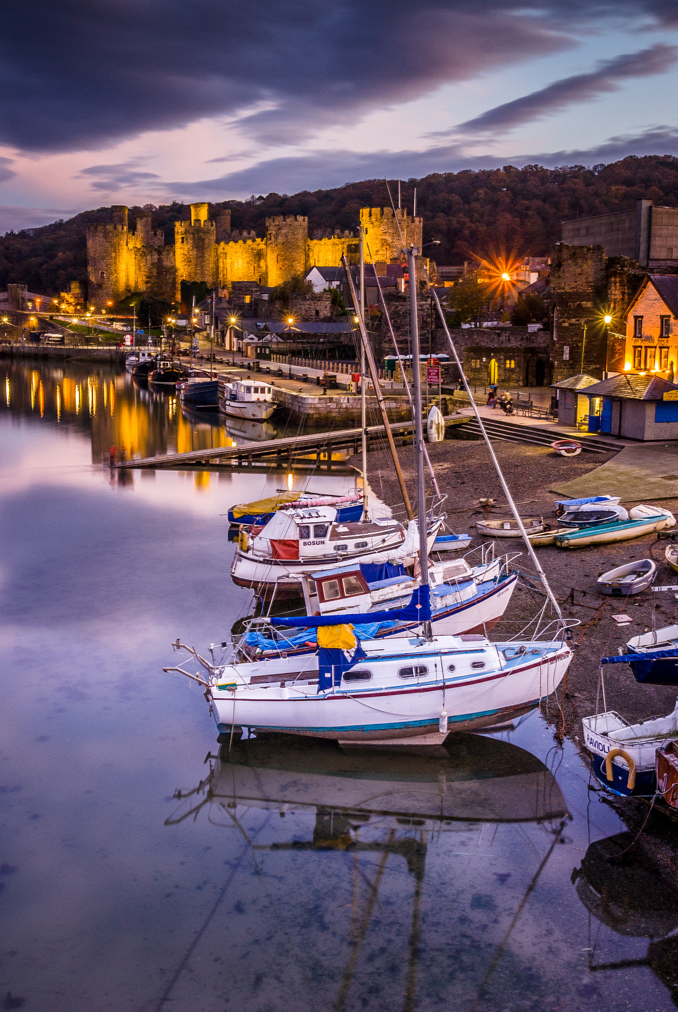Sony Alpha DSLR-A300 sample photo. Boats & castle photography
