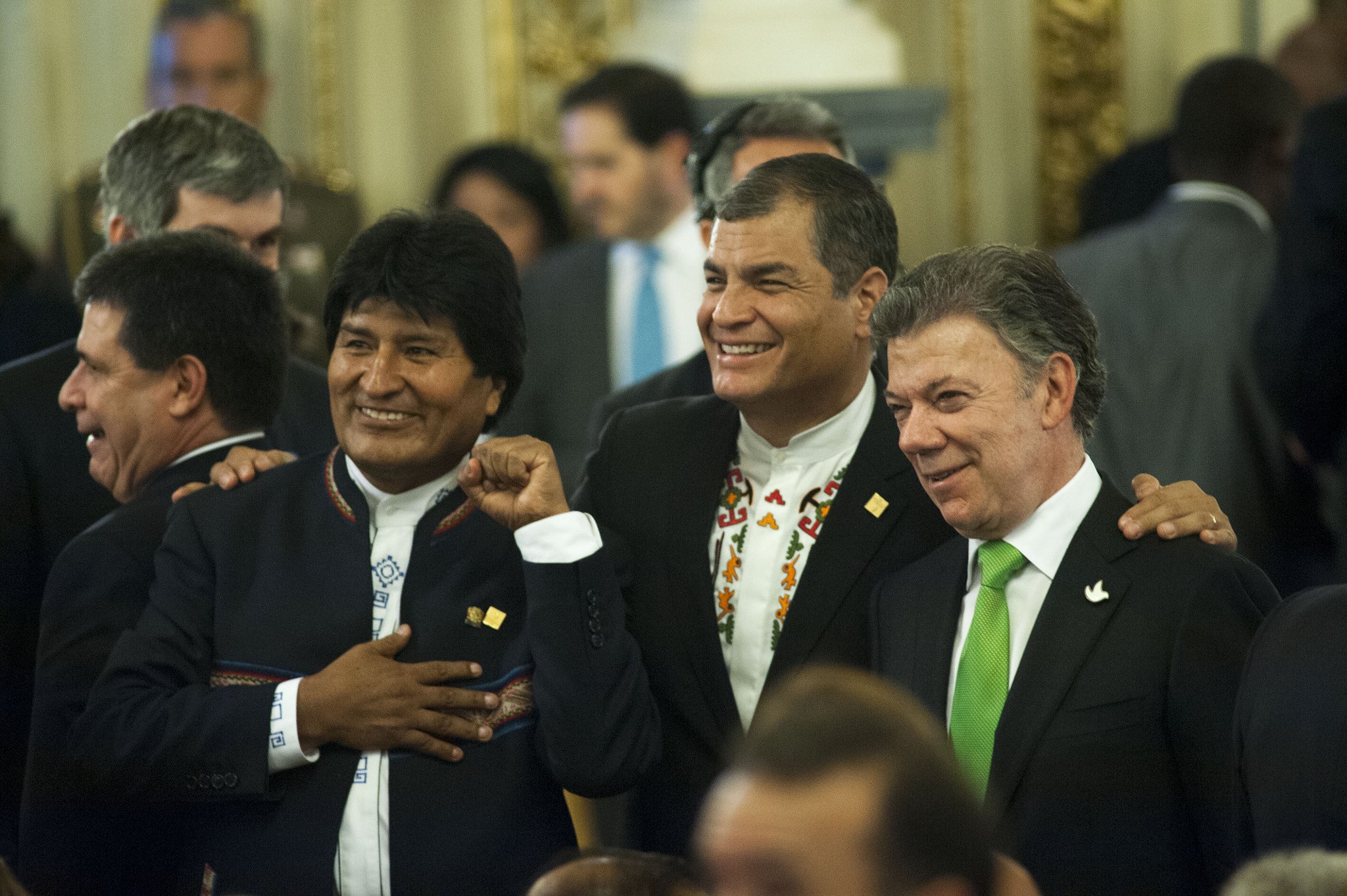 AF Nikkor 300mm f/4 IF-ED sample photo. Morales, correa & santos. photography